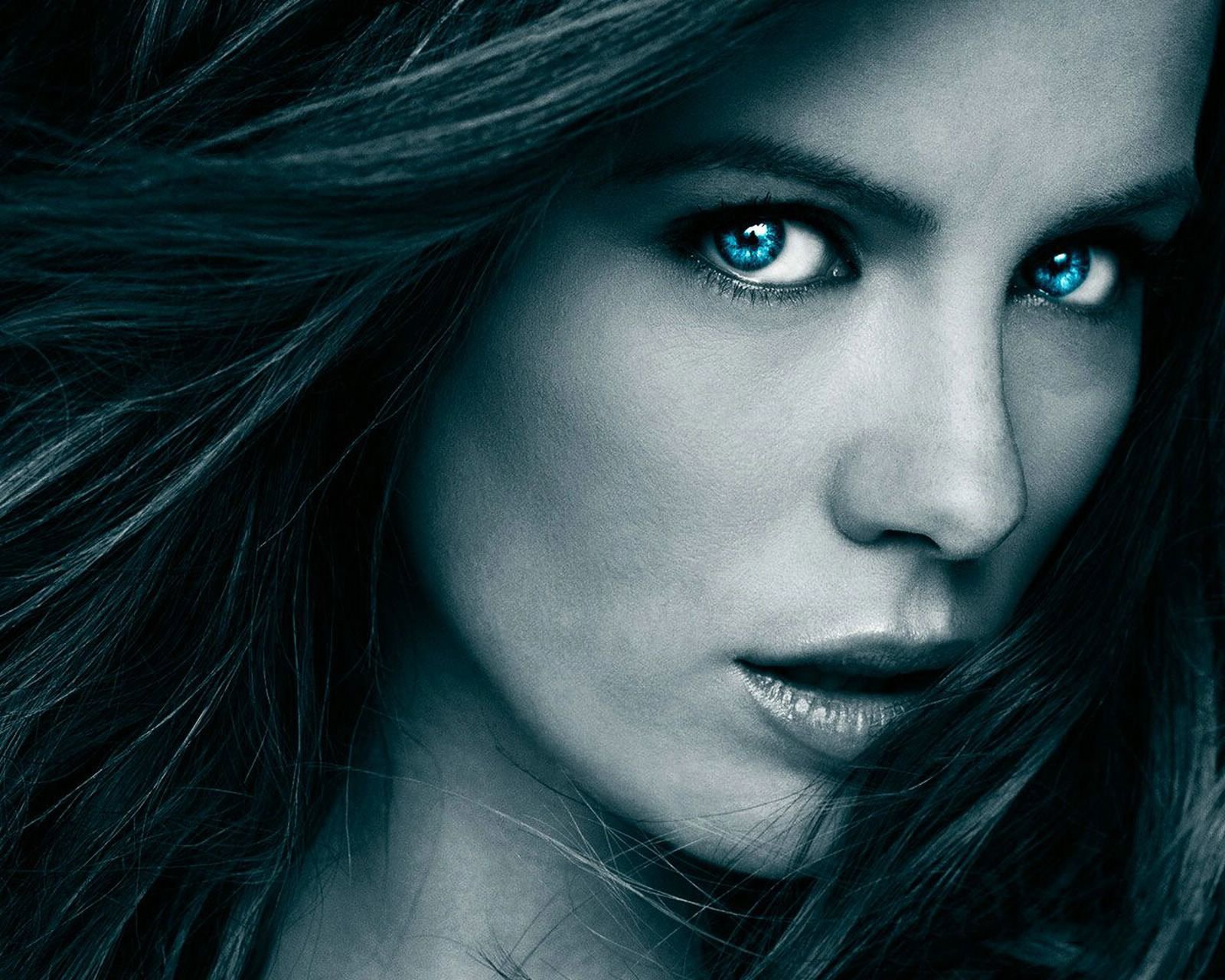 Kate Beckinsale Sad Images Wallpapers