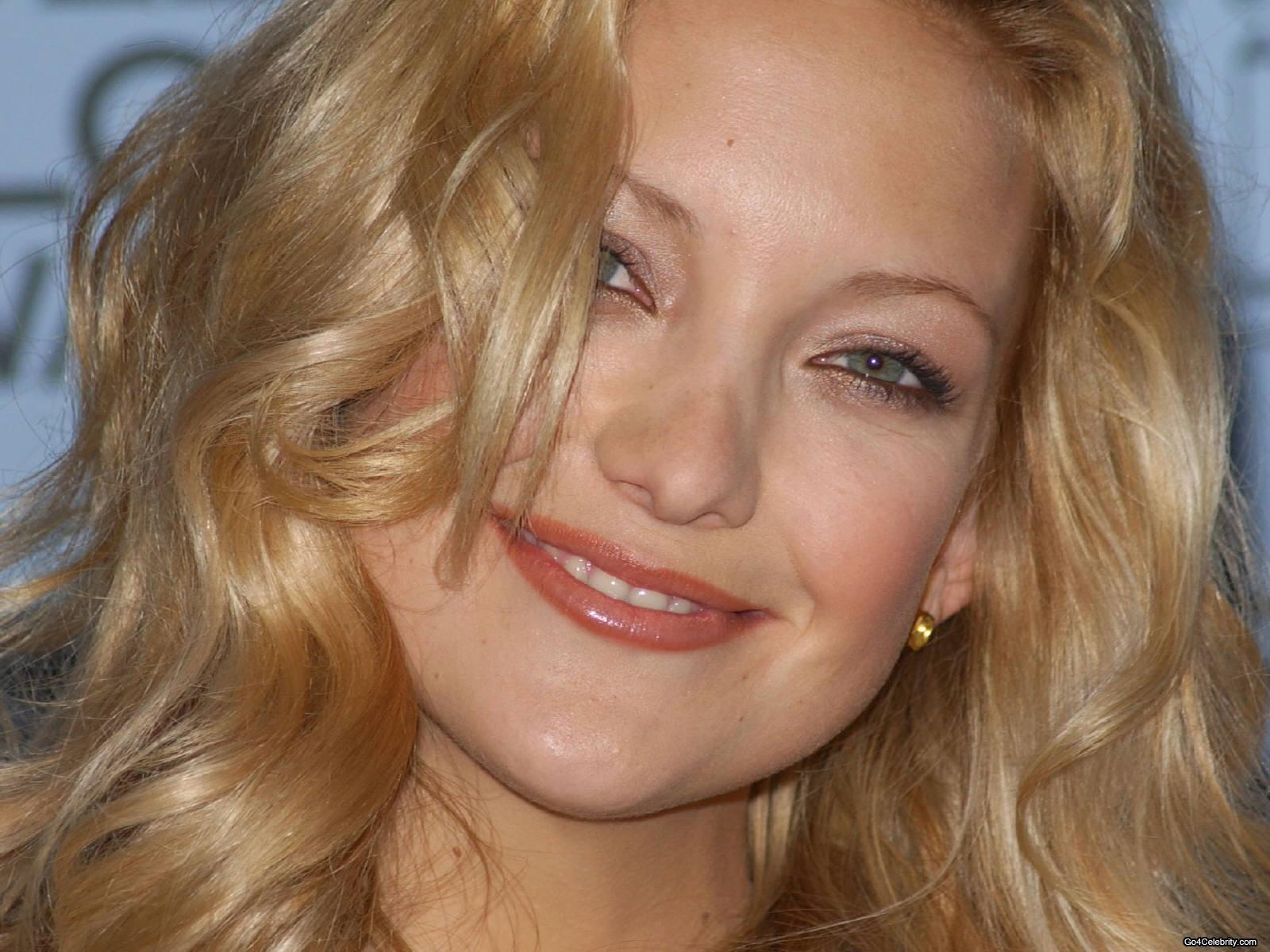 Kate Hudson smiles Wallpapers