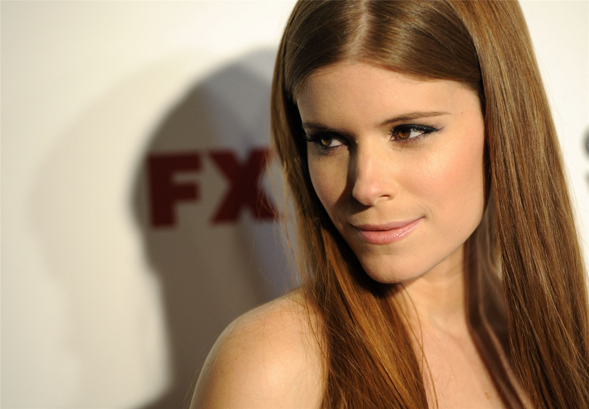 Kate Mara Side Pose Wallpapers