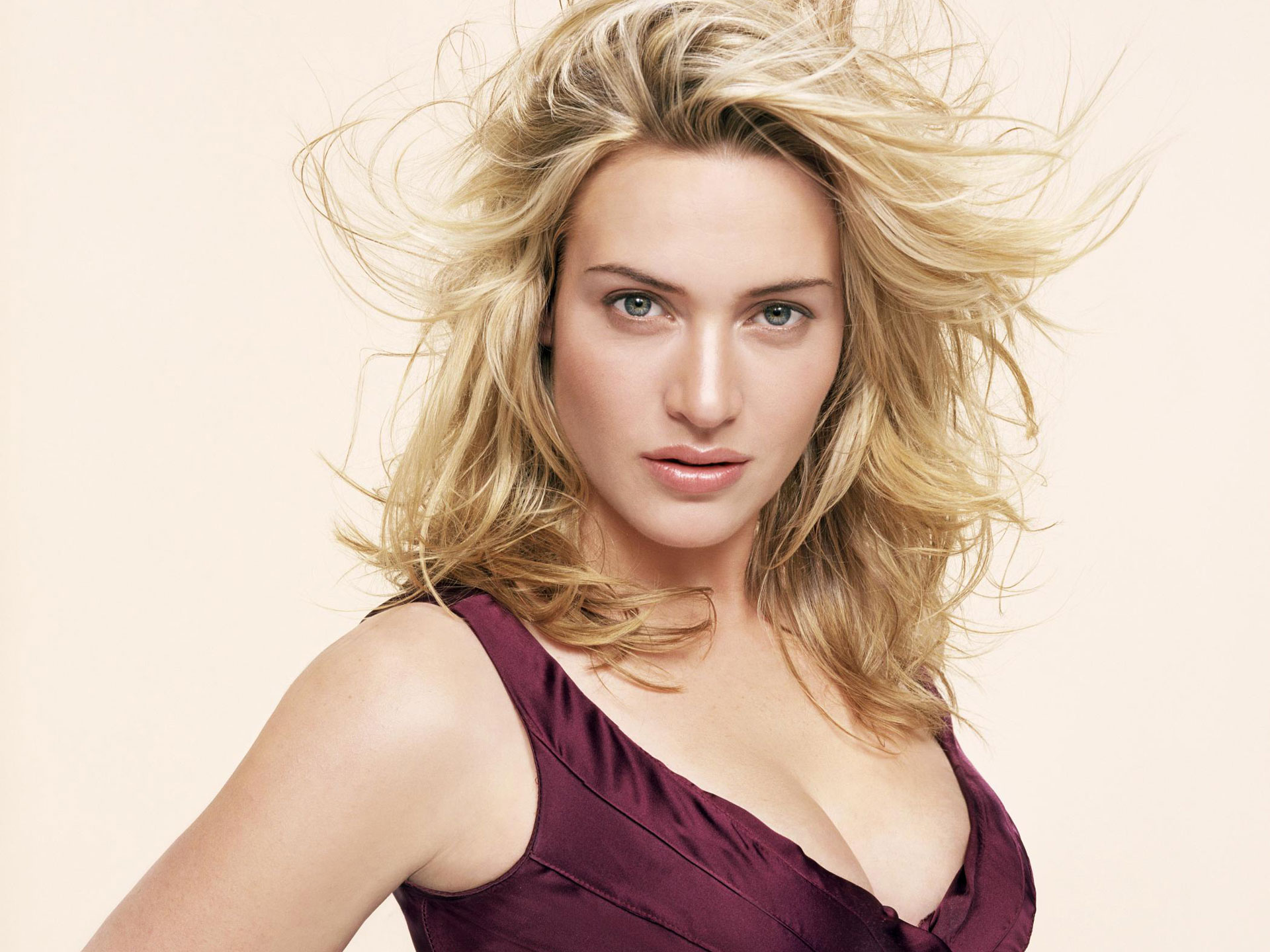 Kate Winslet Backless Images Wallpapers
