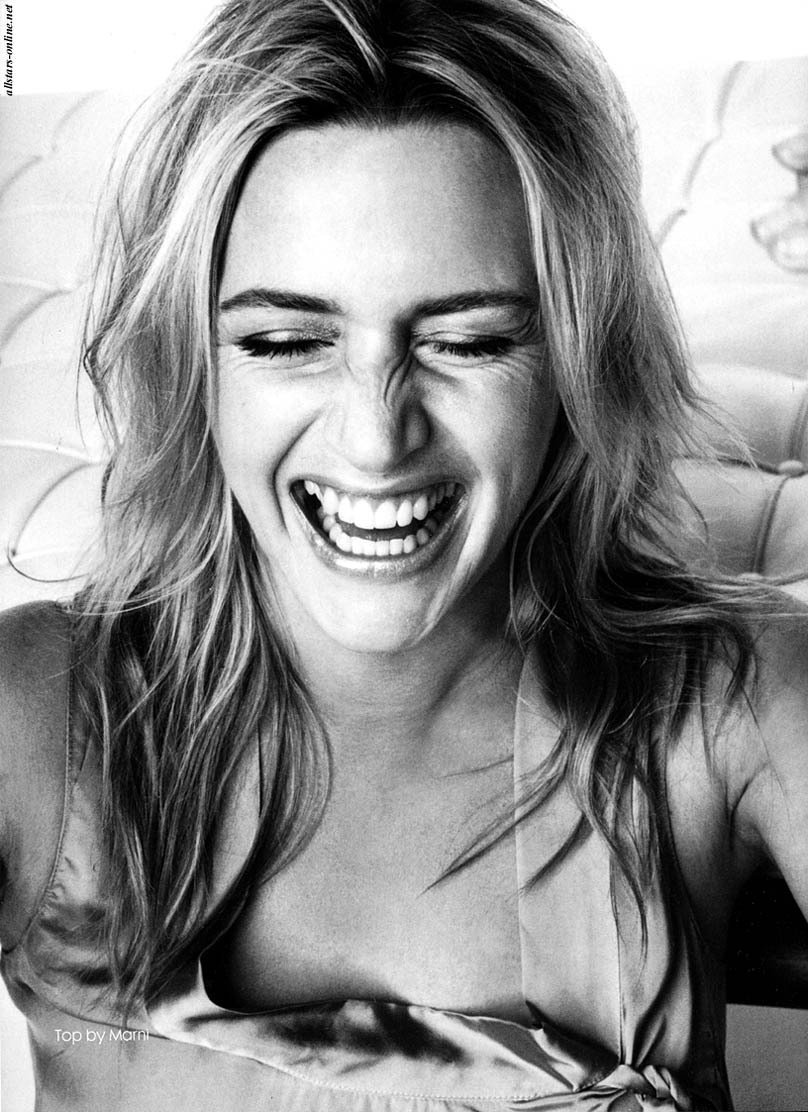 Kate Winslet Lovely Smiles Wallpapers