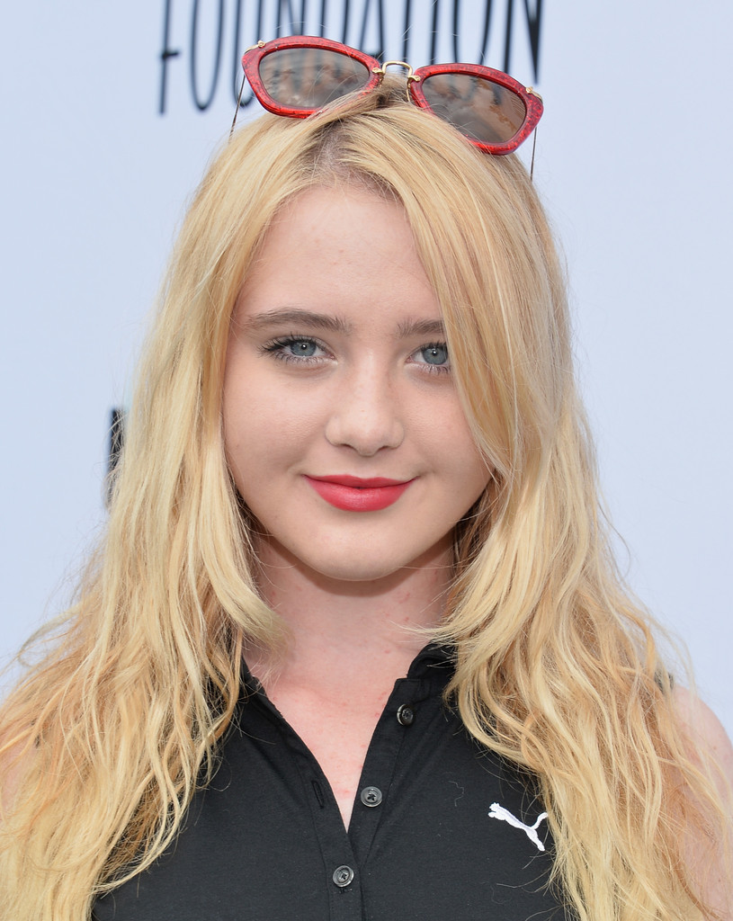 Kathryn Newton Wallpapers