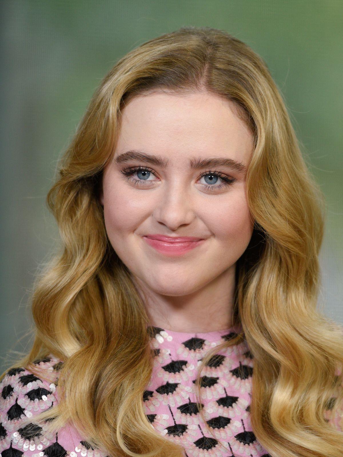 Kathryn Newton Cute In White Wallpapers