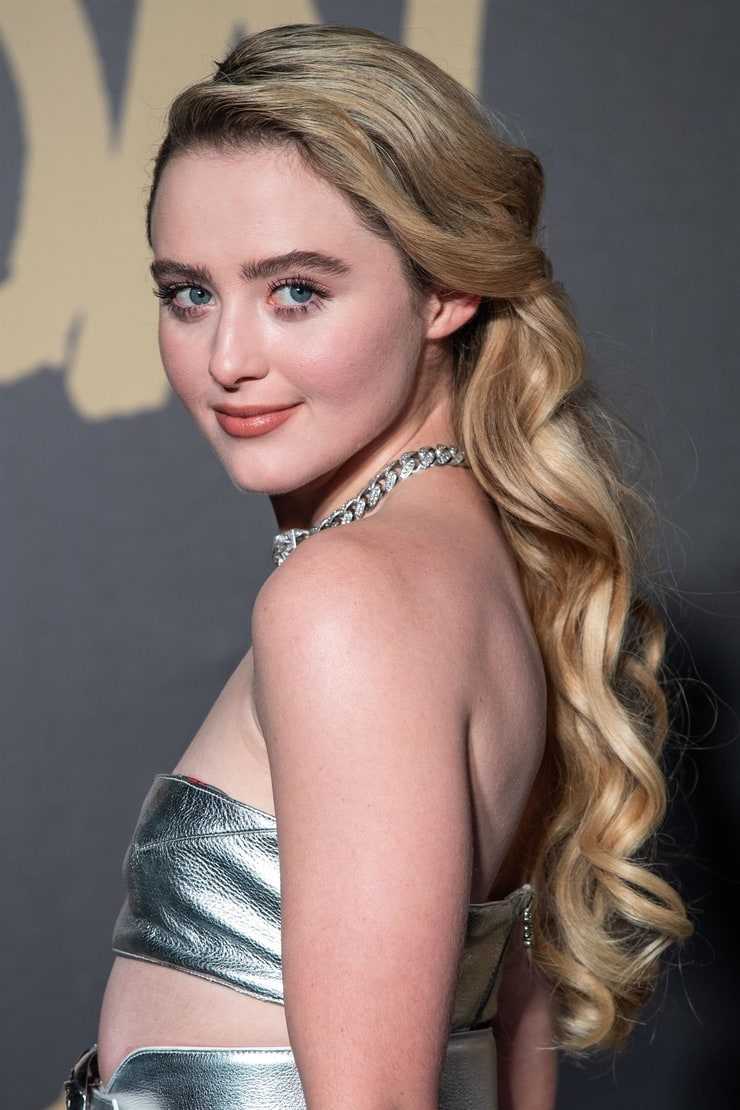 Kathryn Newton Cute In White Wallpapers