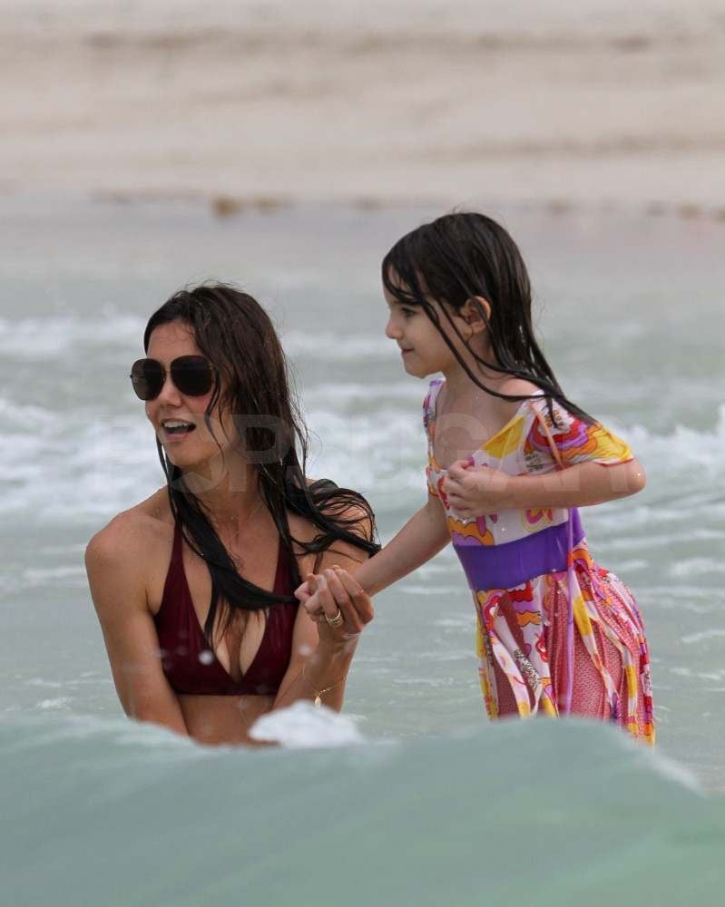 Katie Holmes Beach Wallpapers