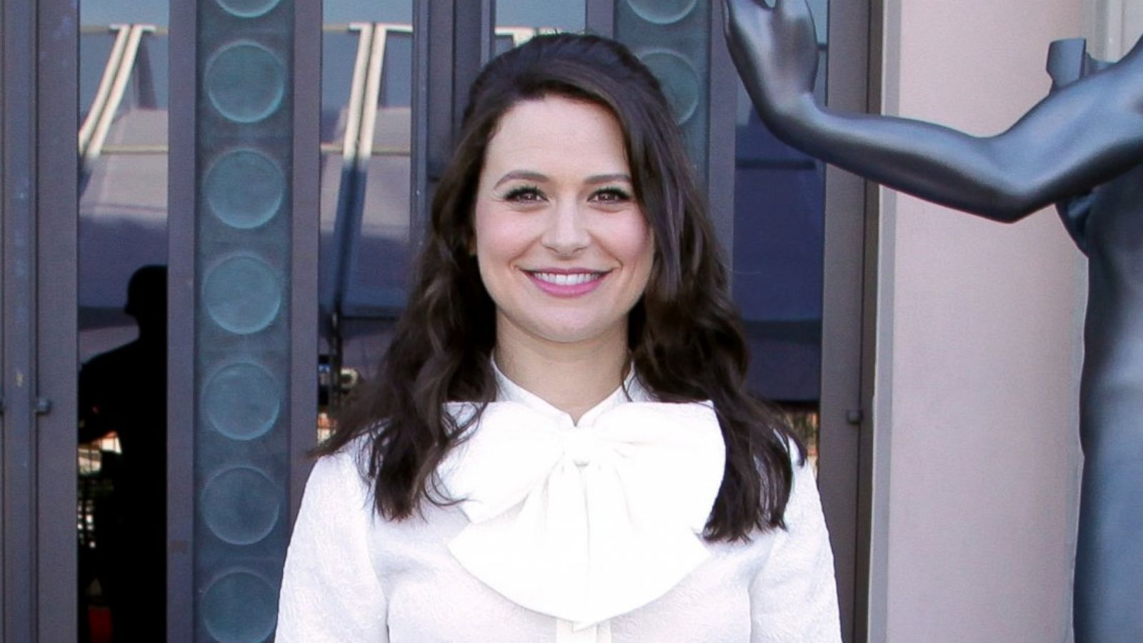 Katie Lowes Wallpapers