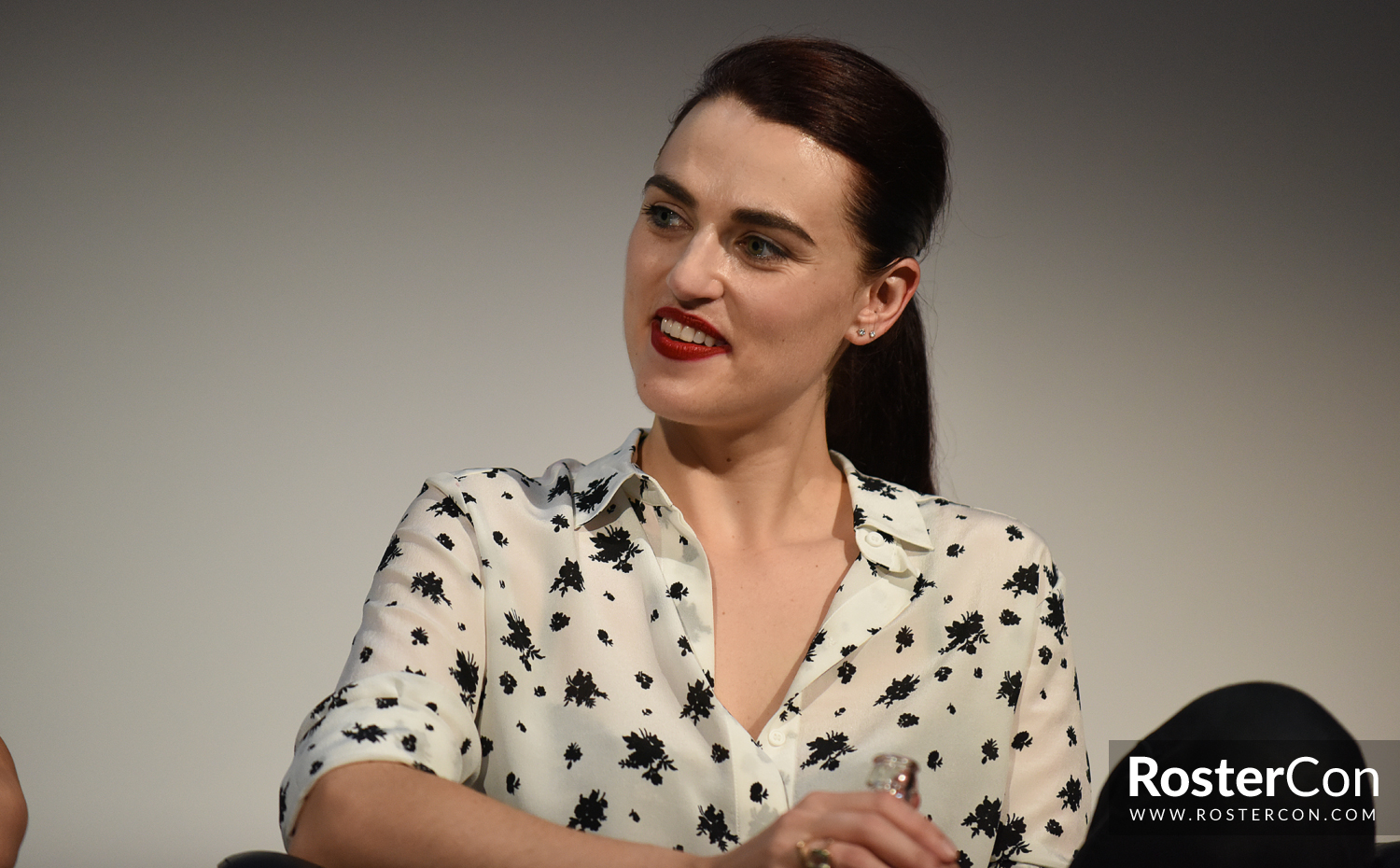 Katie McGrath Comic-Con Photoshoot Wallpapers