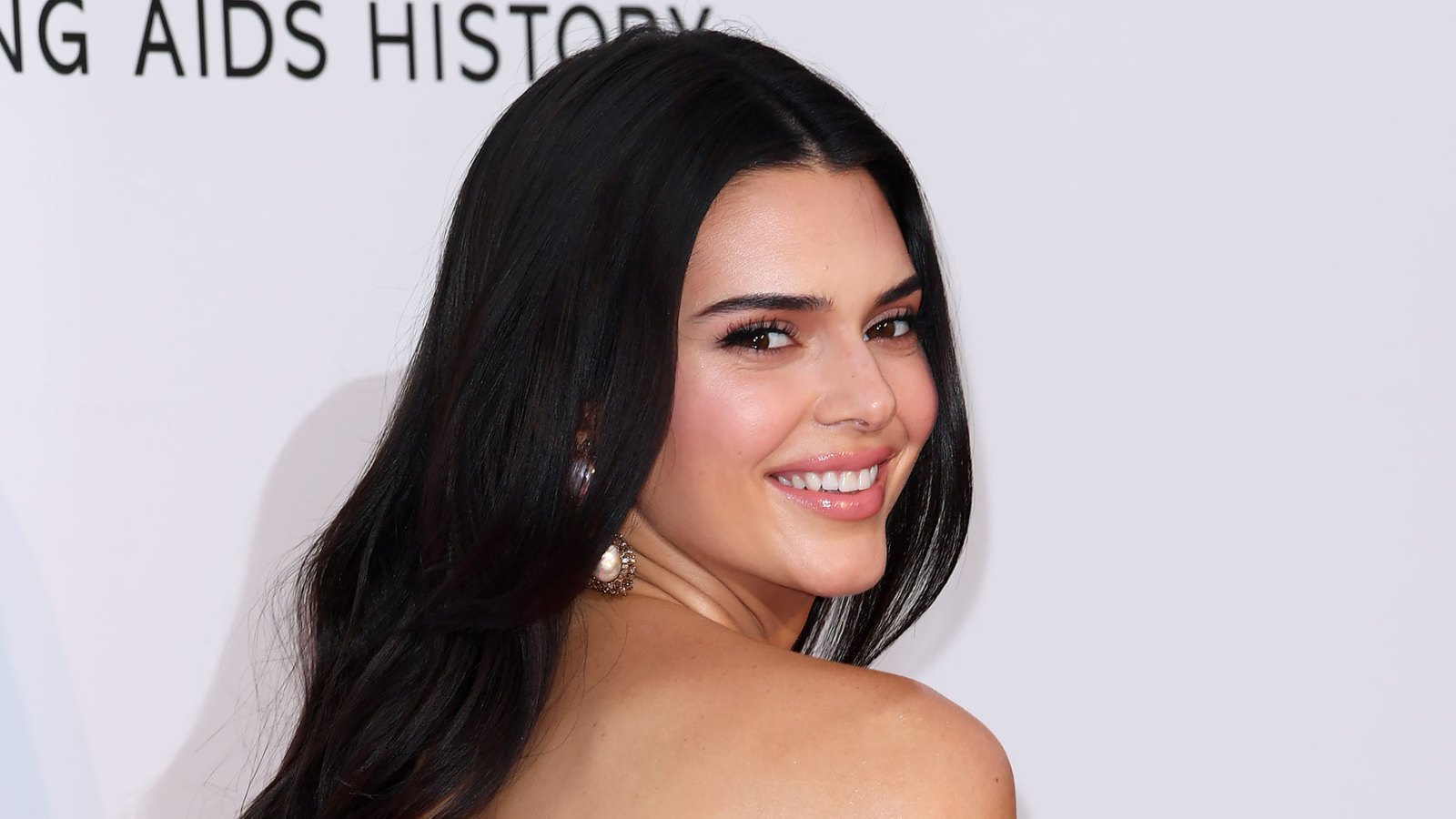 Kendall Jenner Keeping Up with the Kardashians Portrait 2018 Wallpapers