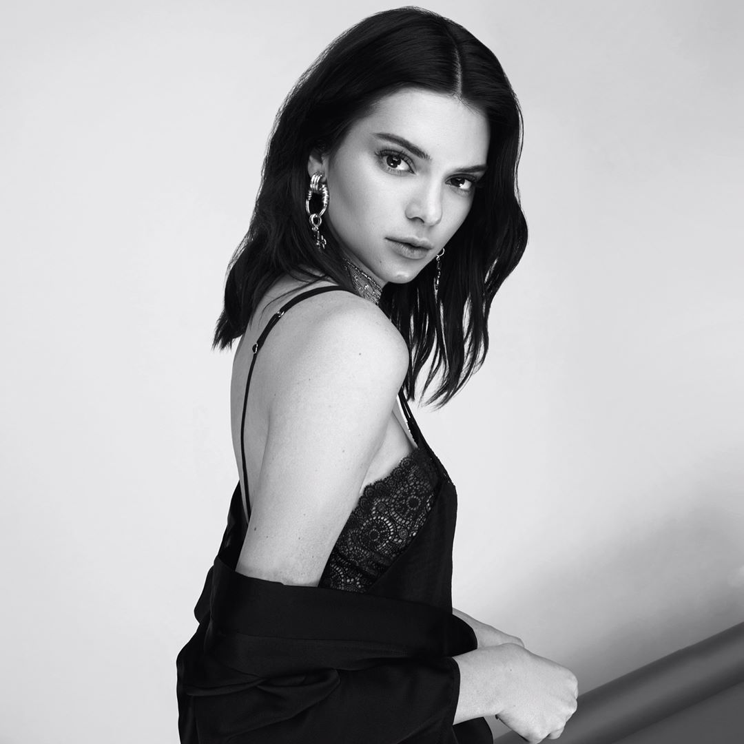 Kendall Jenner PacSun Holiday Collection Wallpapers