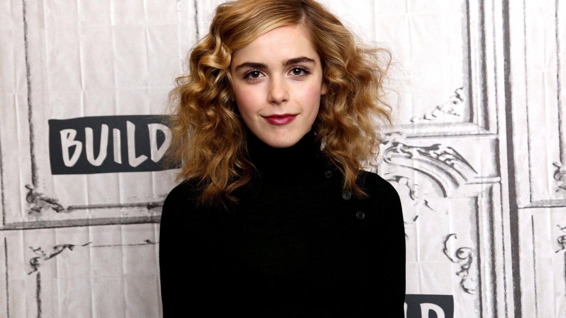 Kiernan Shipka Smile Wallpapers