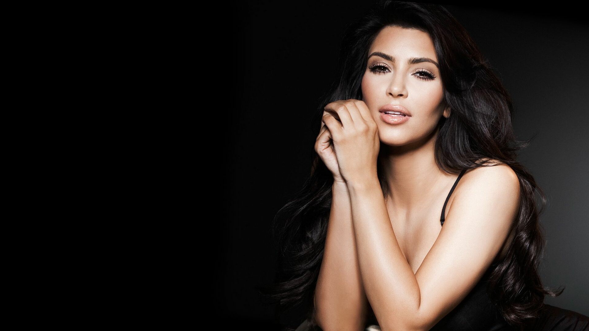 Kim Kardashian Wallpapers