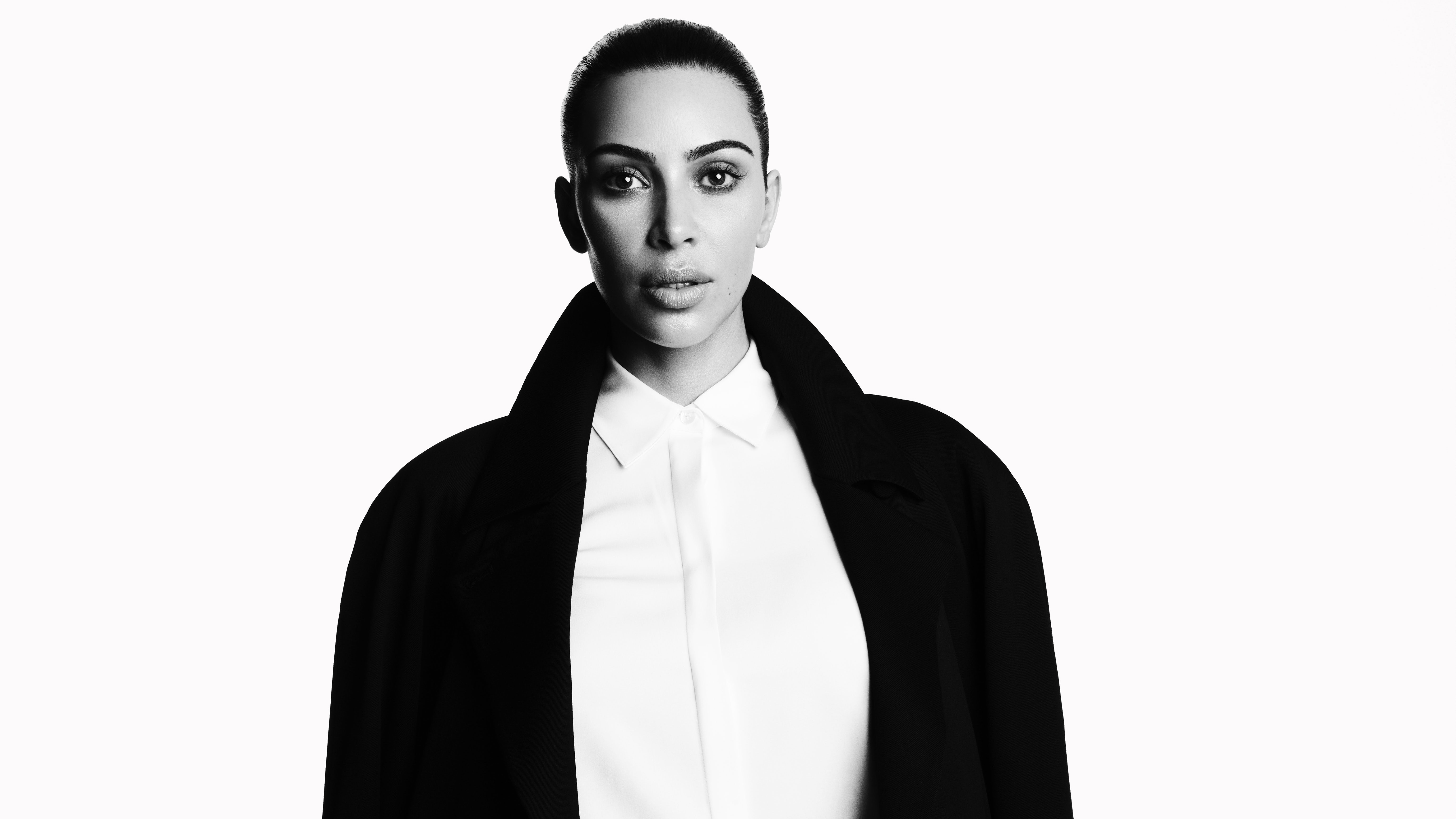 Kim Kardashian Wallpapers