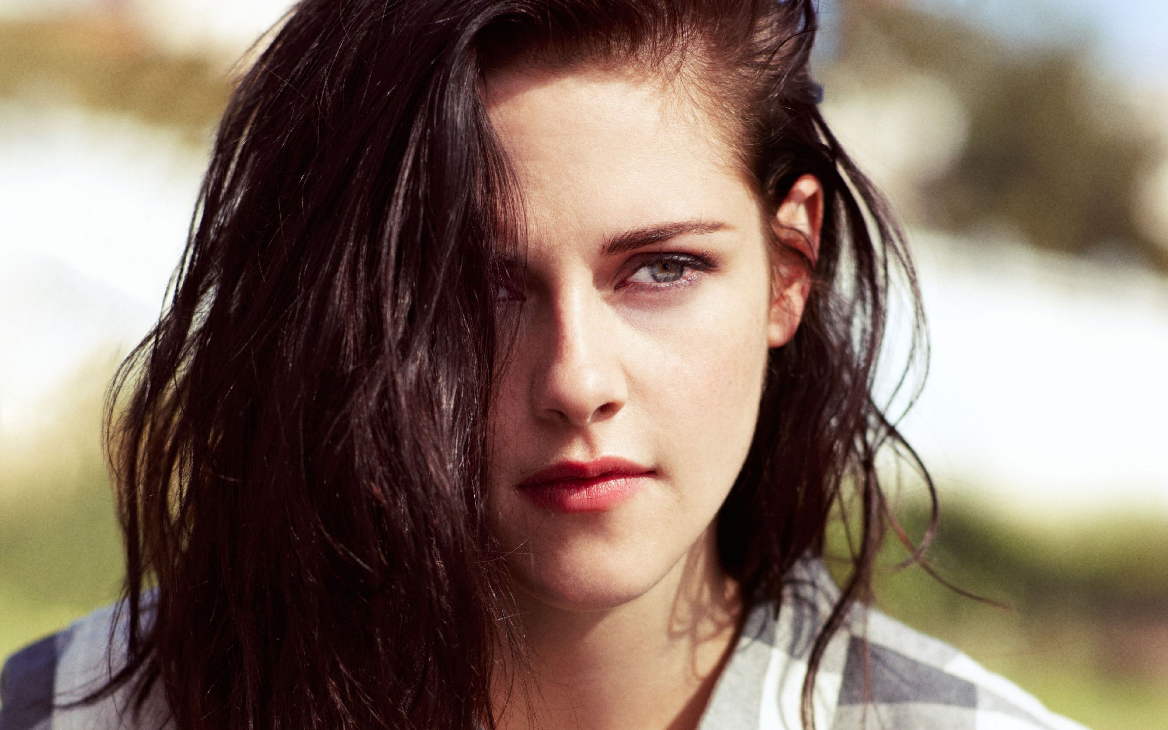 Kristen Stewart Close-Up Wallpapers