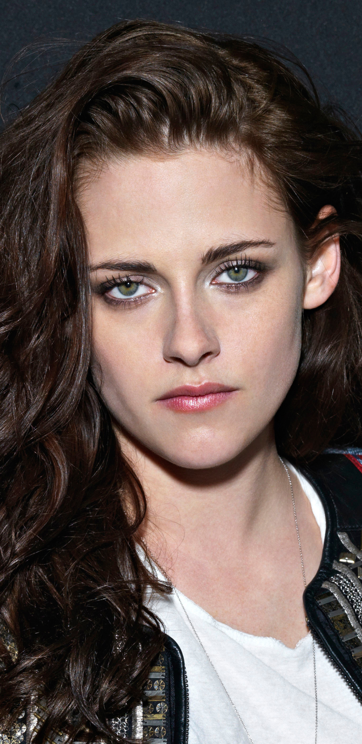 Kristen Stewart Close-Up Wallpapers