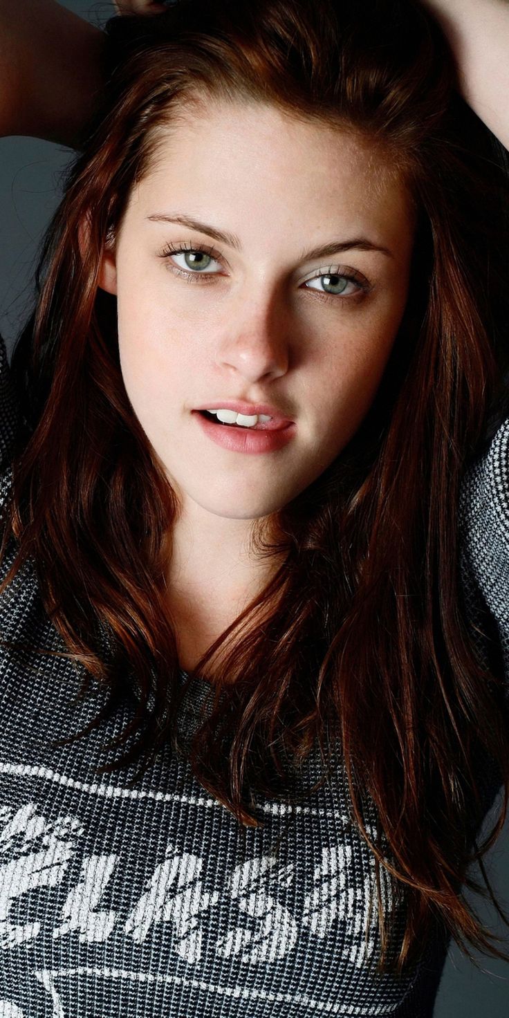 Kristen Stewart Close-Up Wallpapers