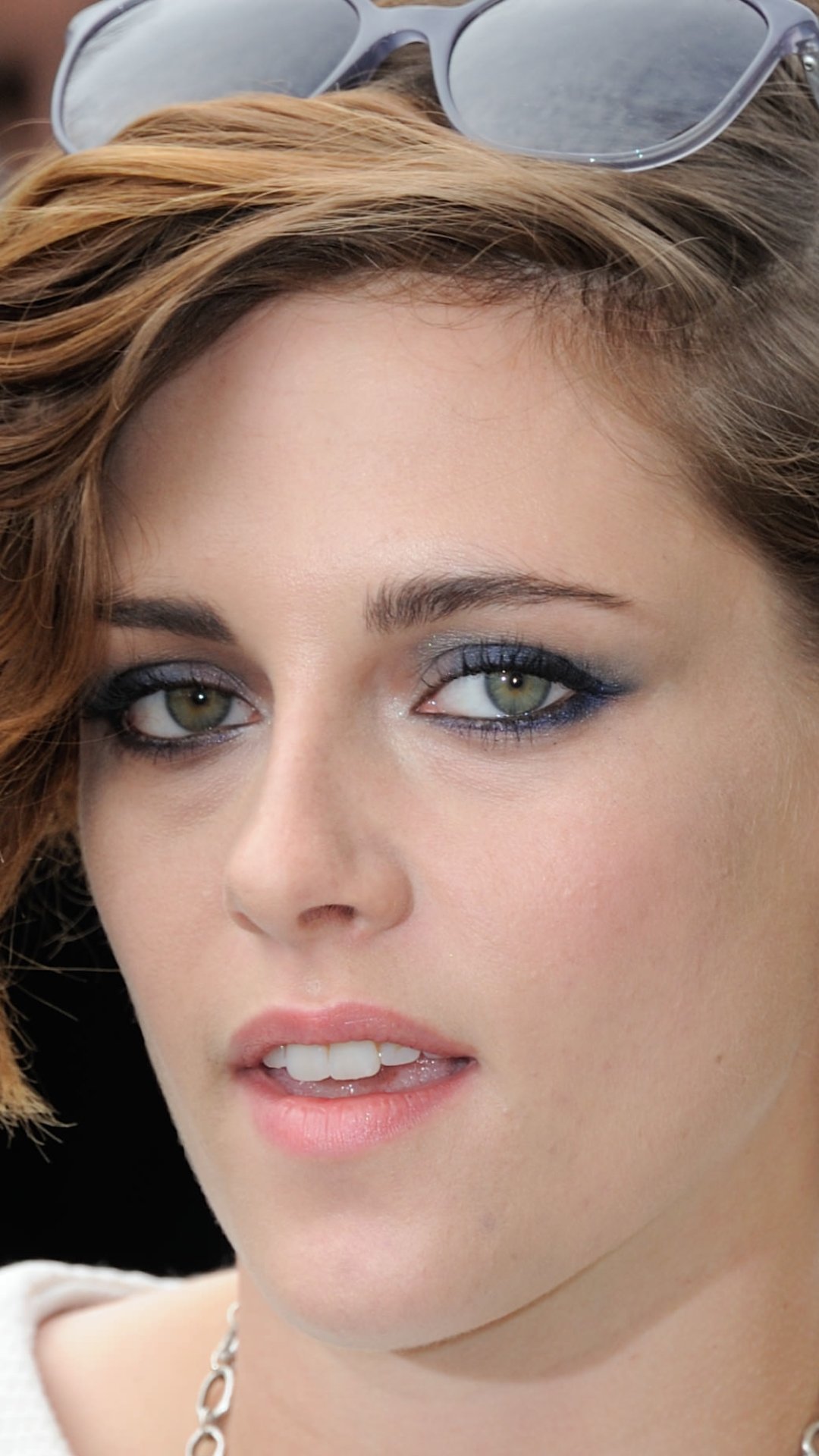 Kristen Stewart Close-Up Wallpapers