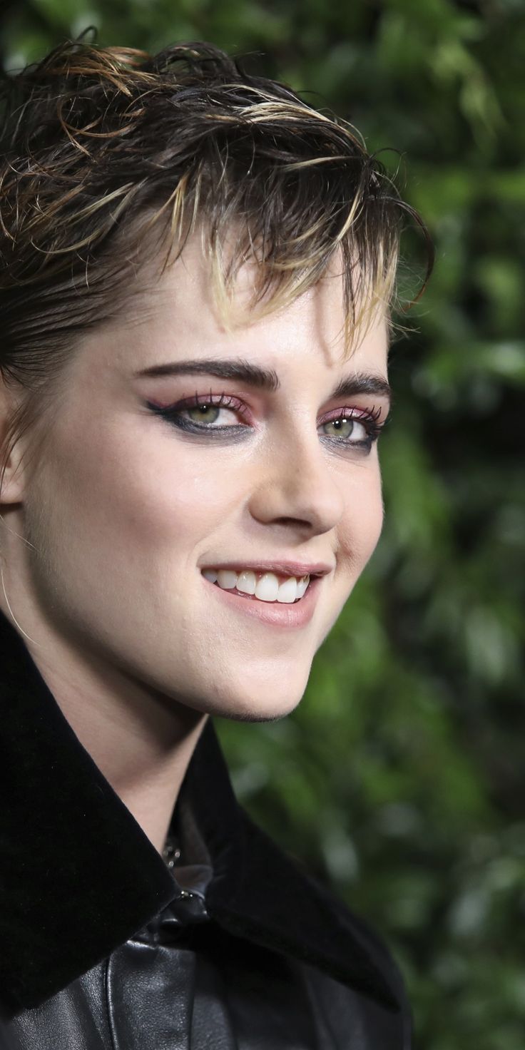 Kristen Stewart Short Hair Wallpapers