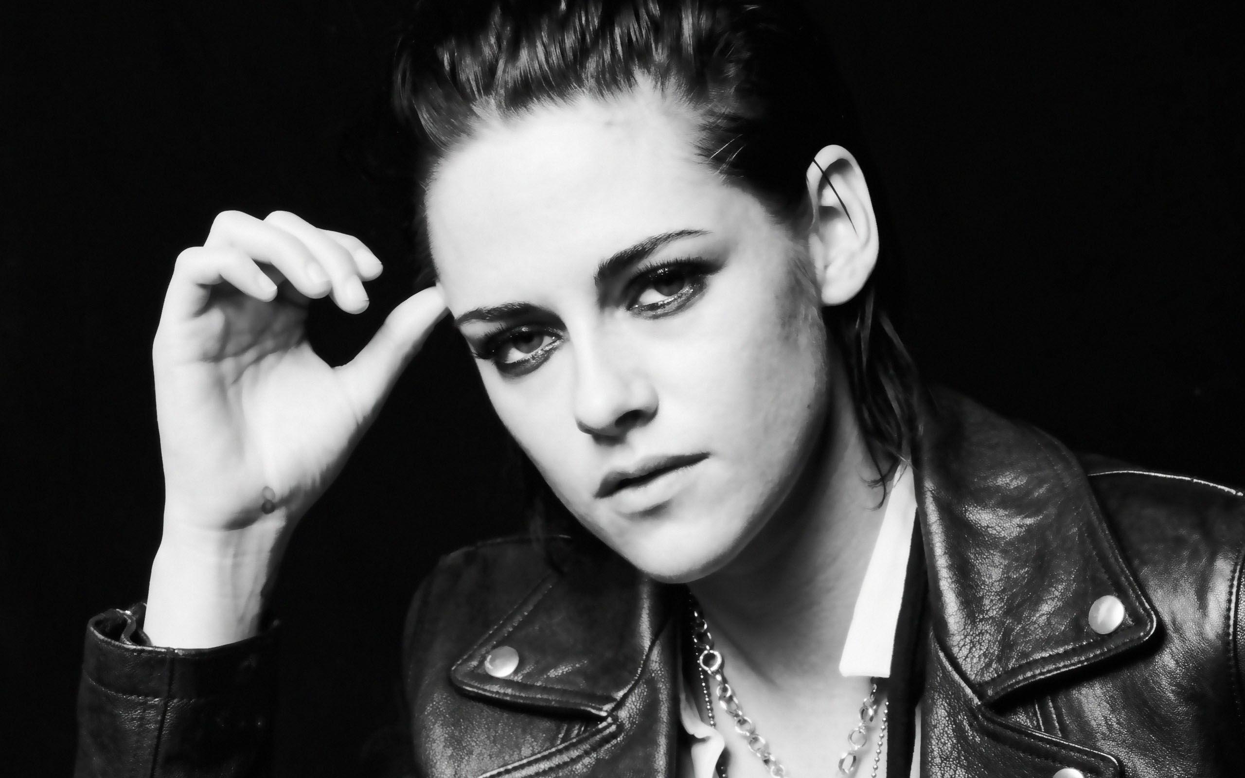 Kristen Stewart V 2017 Black and White Wallpapers