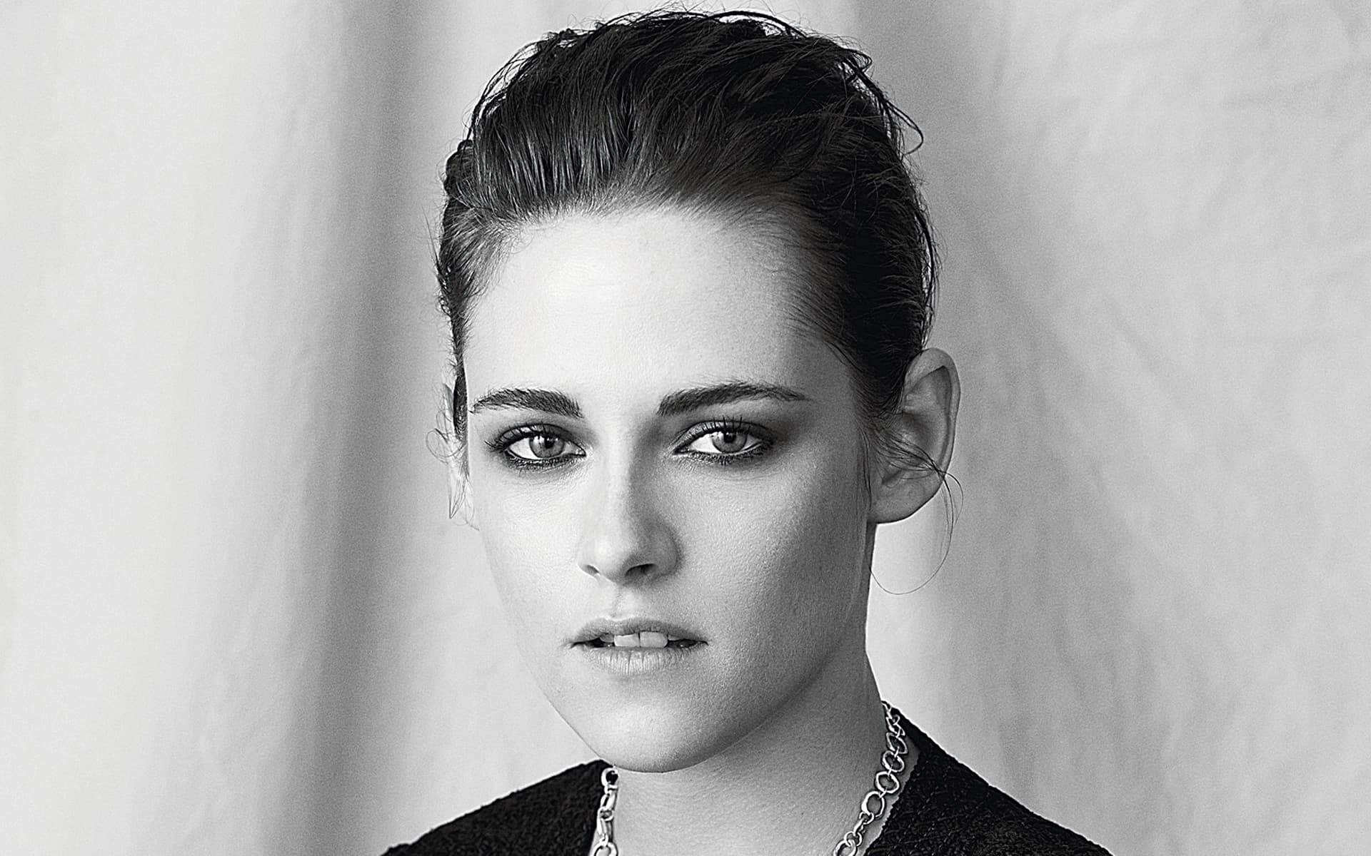 Kristen Stewart V 2017 Black and White Wallpapers