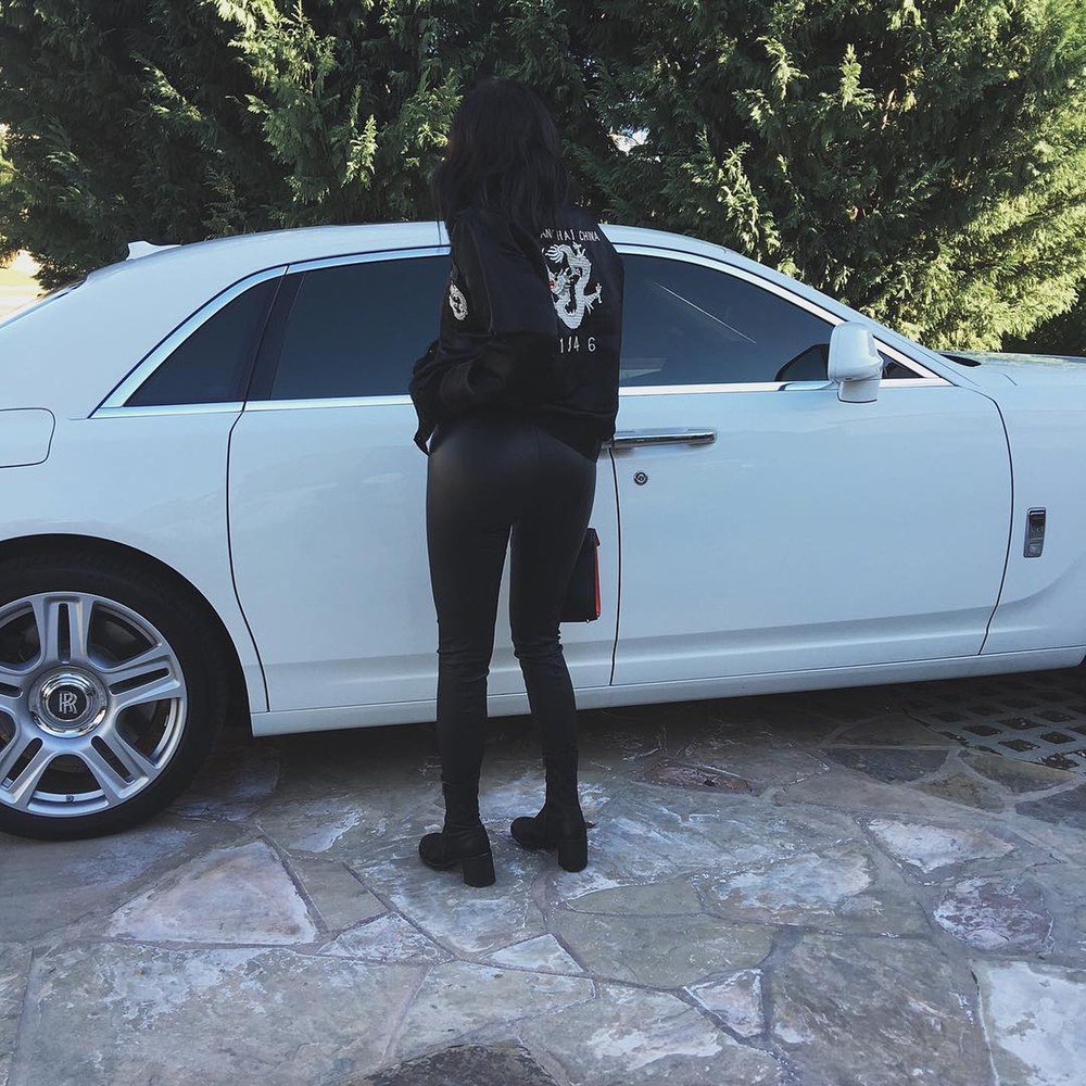 Kylie Jenner Car Shoot New Wallpapers