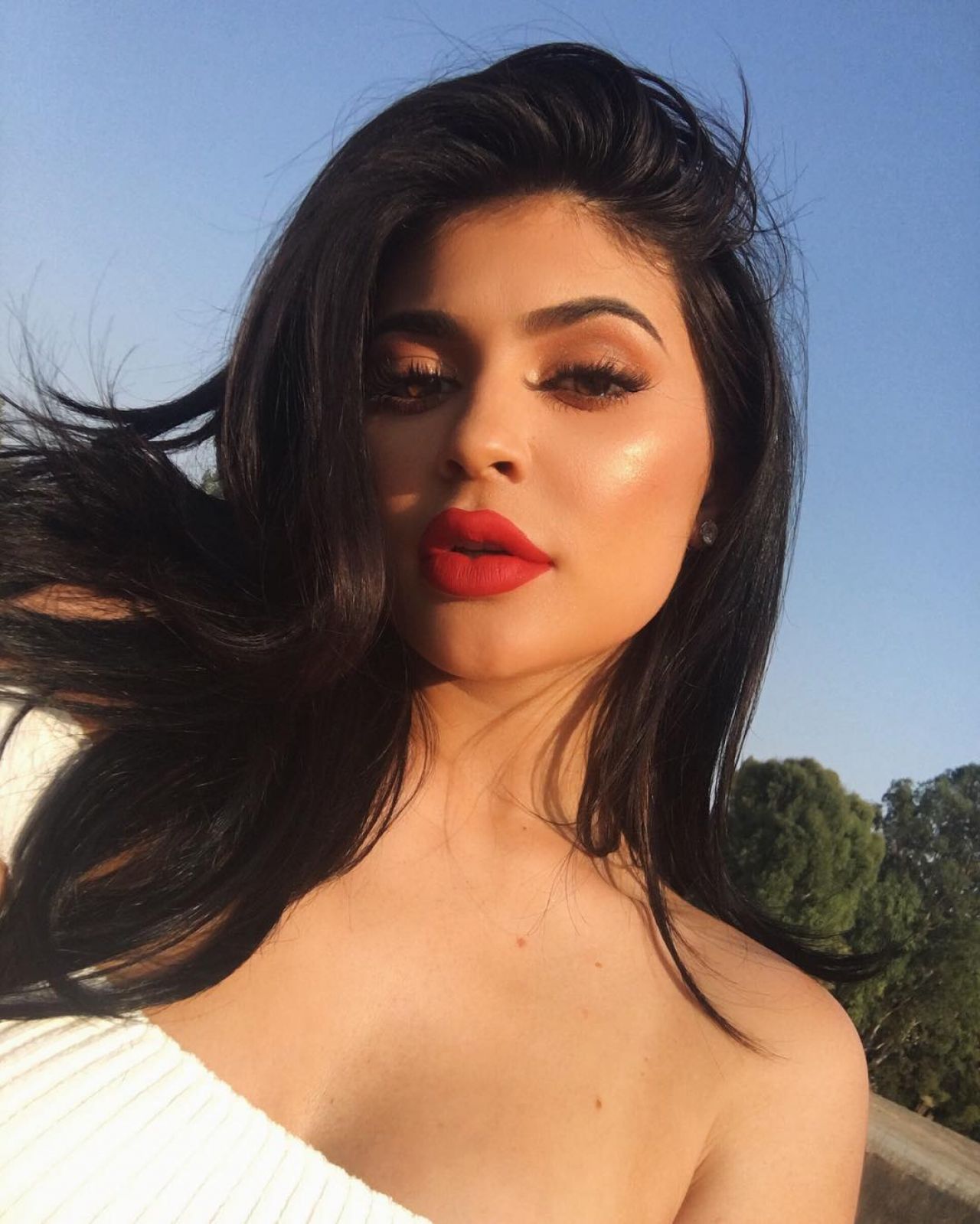 Kylie Jenner Car Shoot New Wallpapers