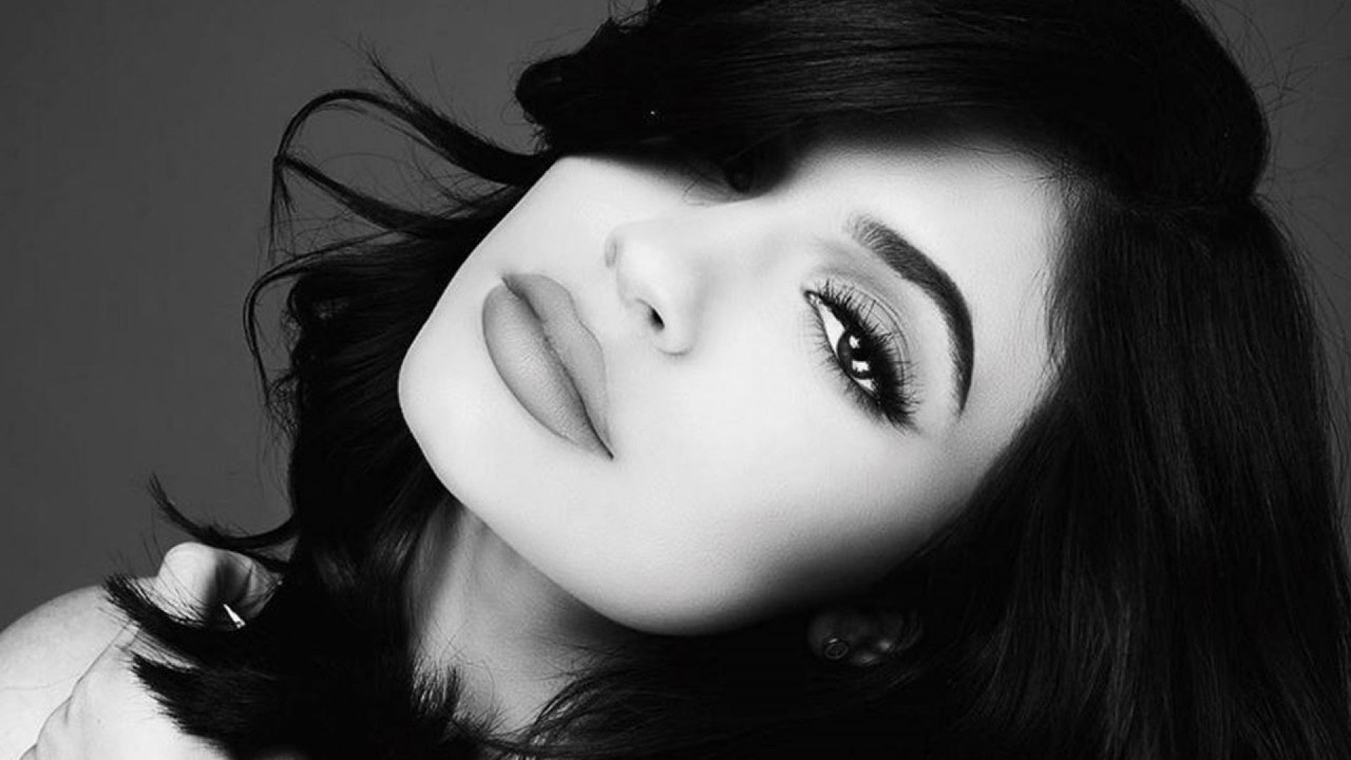 Kylie Jenner Monochrome Wallpapers