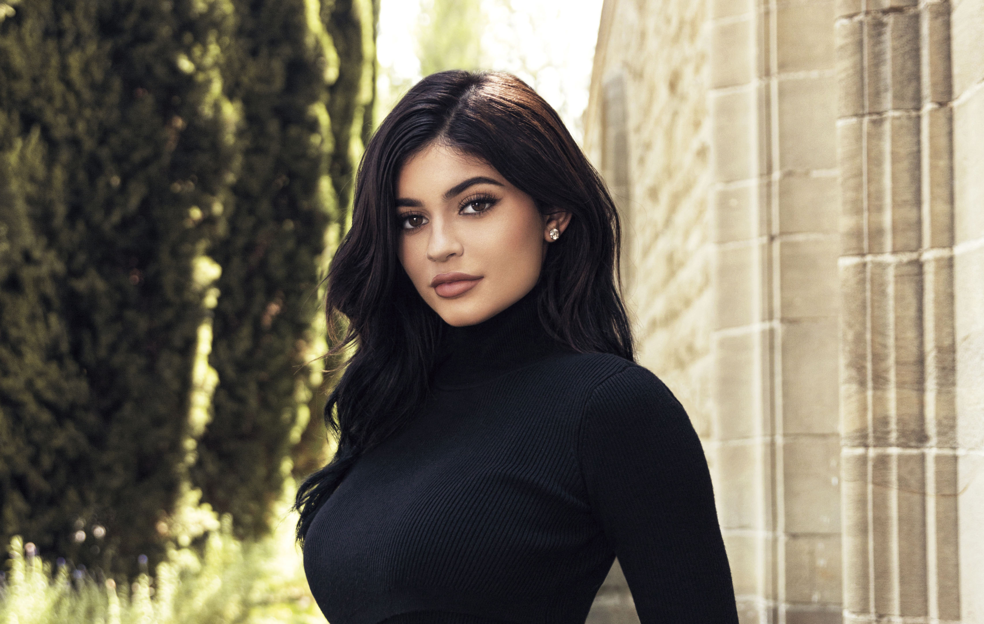 Kylie Jenner Portrait Wallpapers