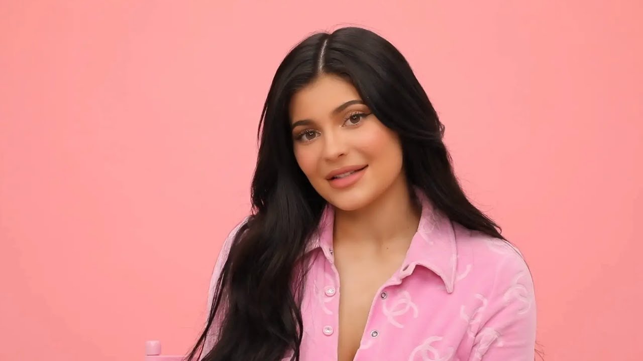 Kylie Jenner Simple Makeup Look Wallpapers