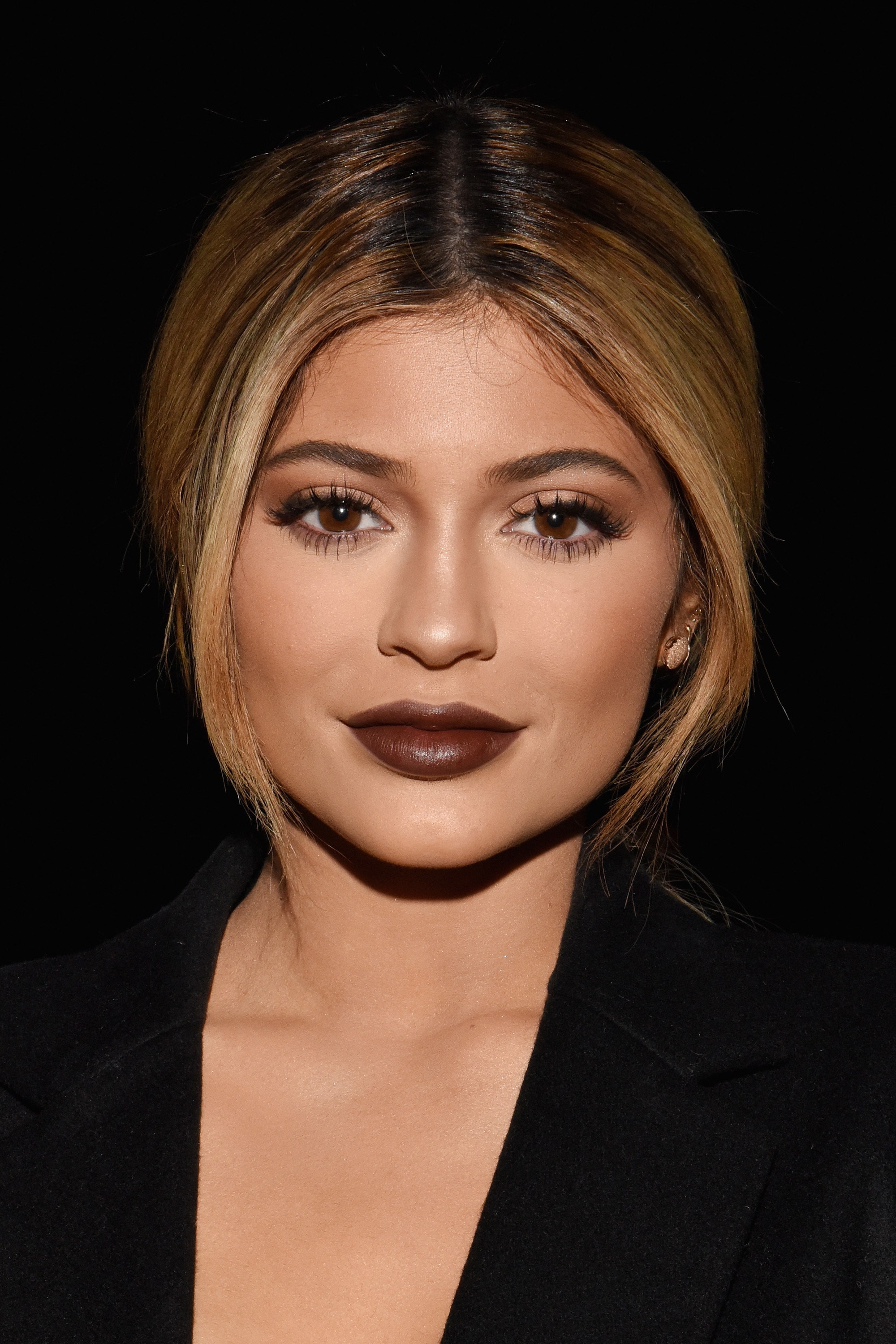 Kylie Jenner Simple Makeup Look Wallpapers