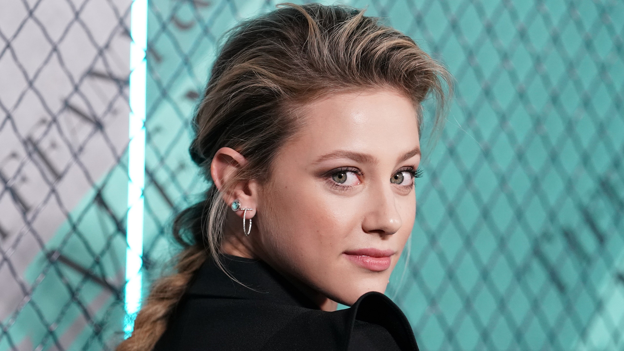 Lili Reinhart Actress In Black Wallpapers