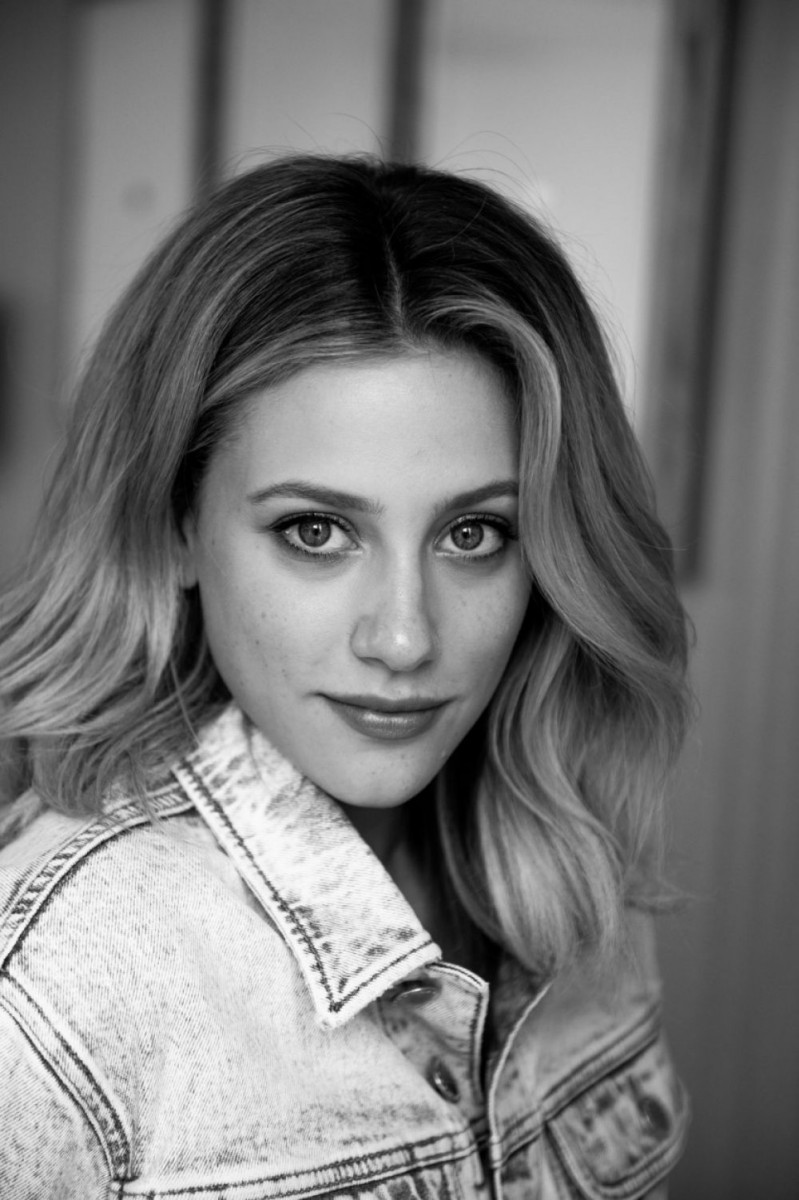 Lili Reinhart In Black Wallpapers