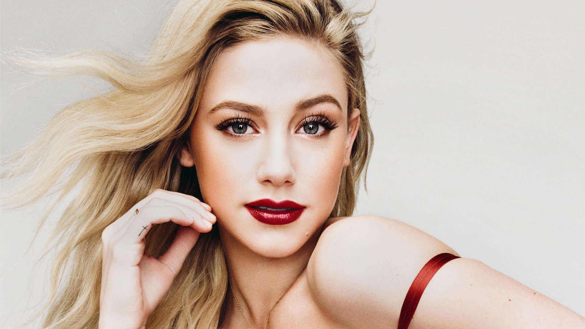 Lili Reinhart In Black Wallpapers