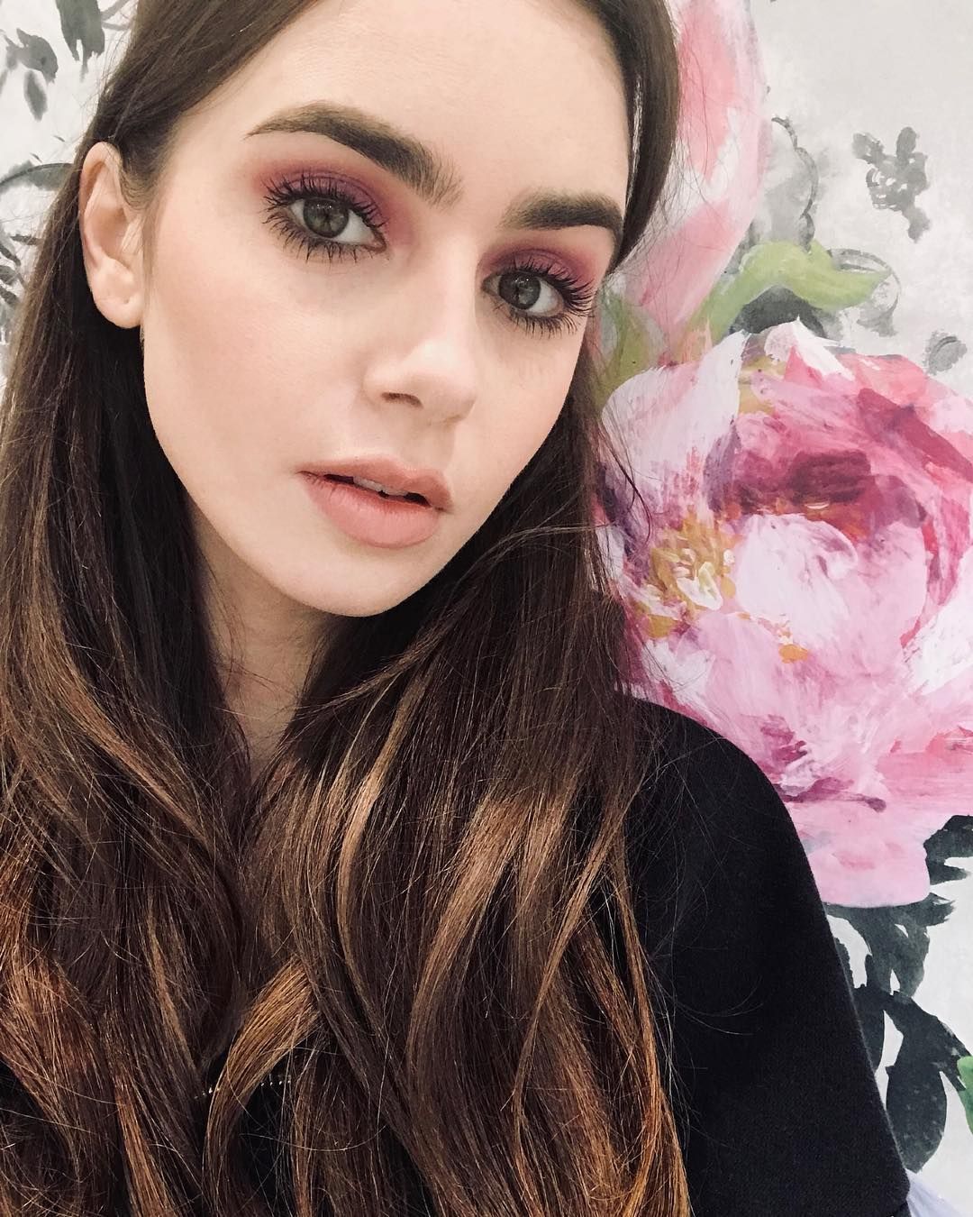 Lily Collins Gorgeous Wallpapers