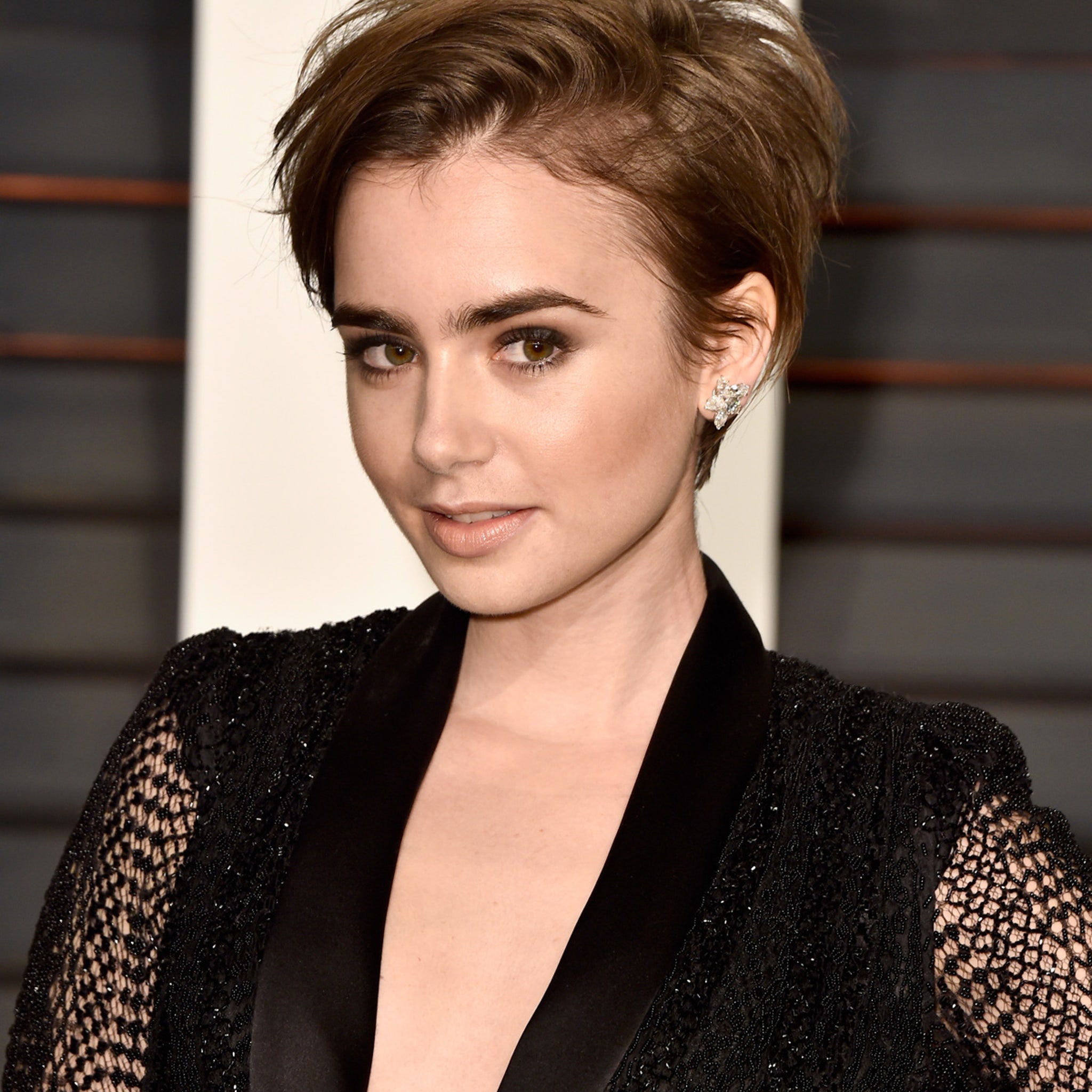 Lily Collins Short Hair Wallpapers