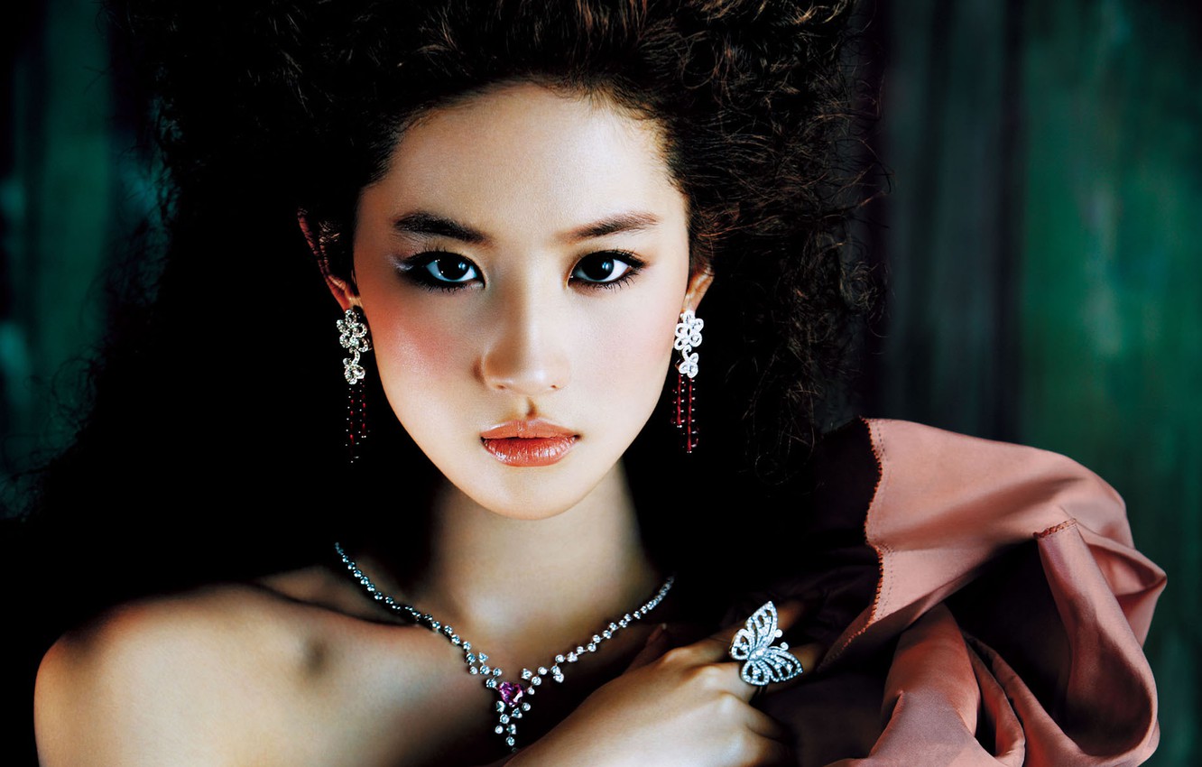 Liu Yifei Mulan Actress Wallpapers