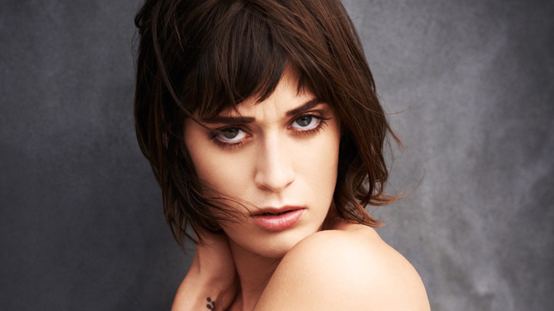 Lizzy Caplan Wallpapers