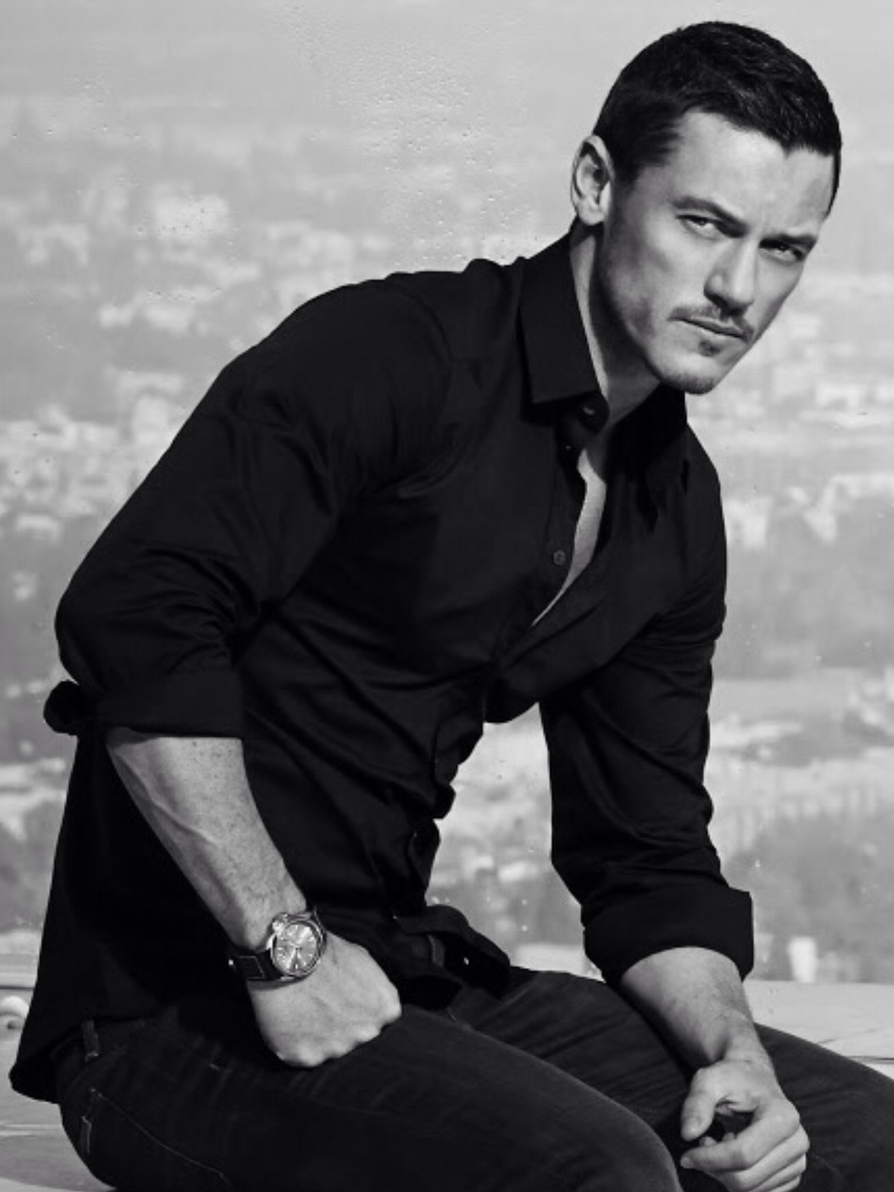 Luke Evans Wallpapers