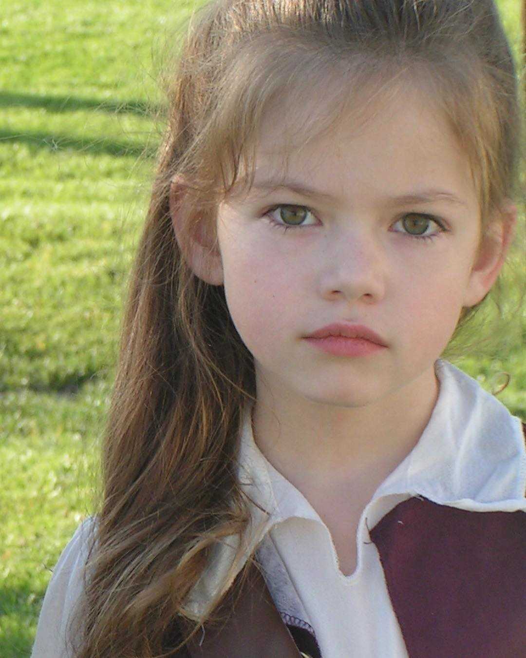 Mackenzie Foy 2020 Beautiful Wallpapers