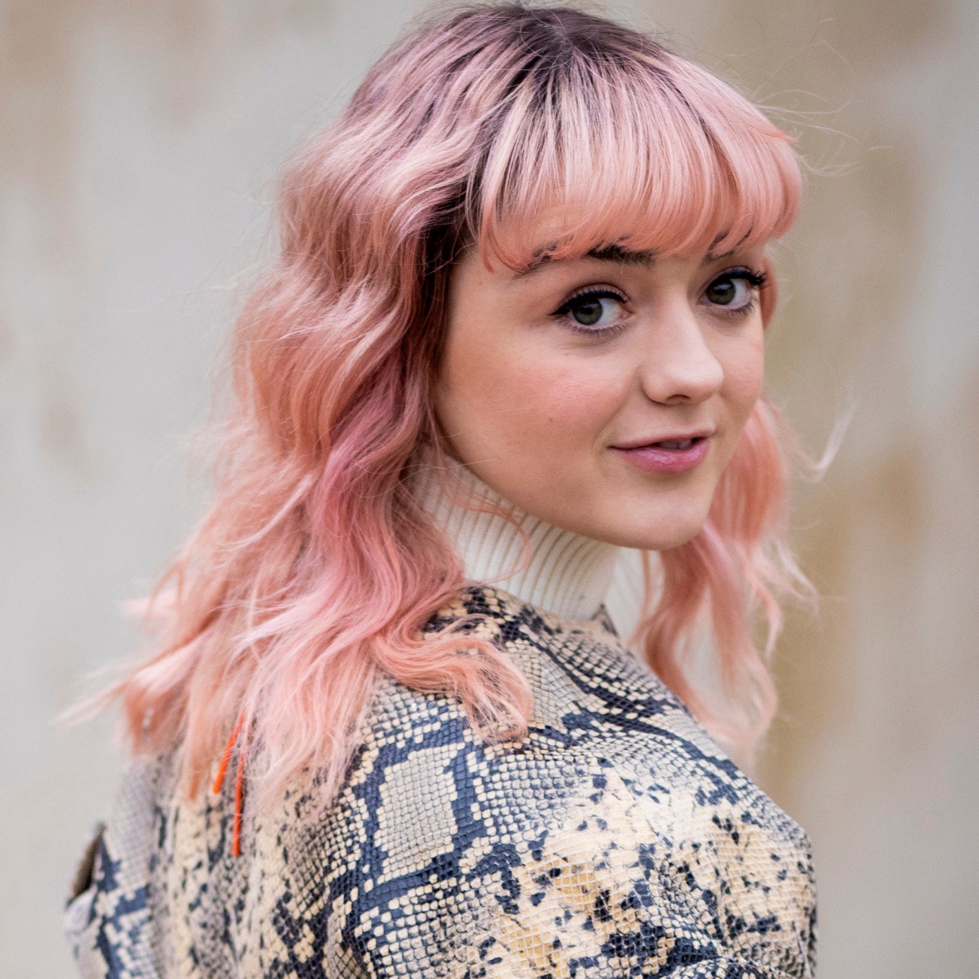 Maisie Williams 4K Pink Hair Wallpapers