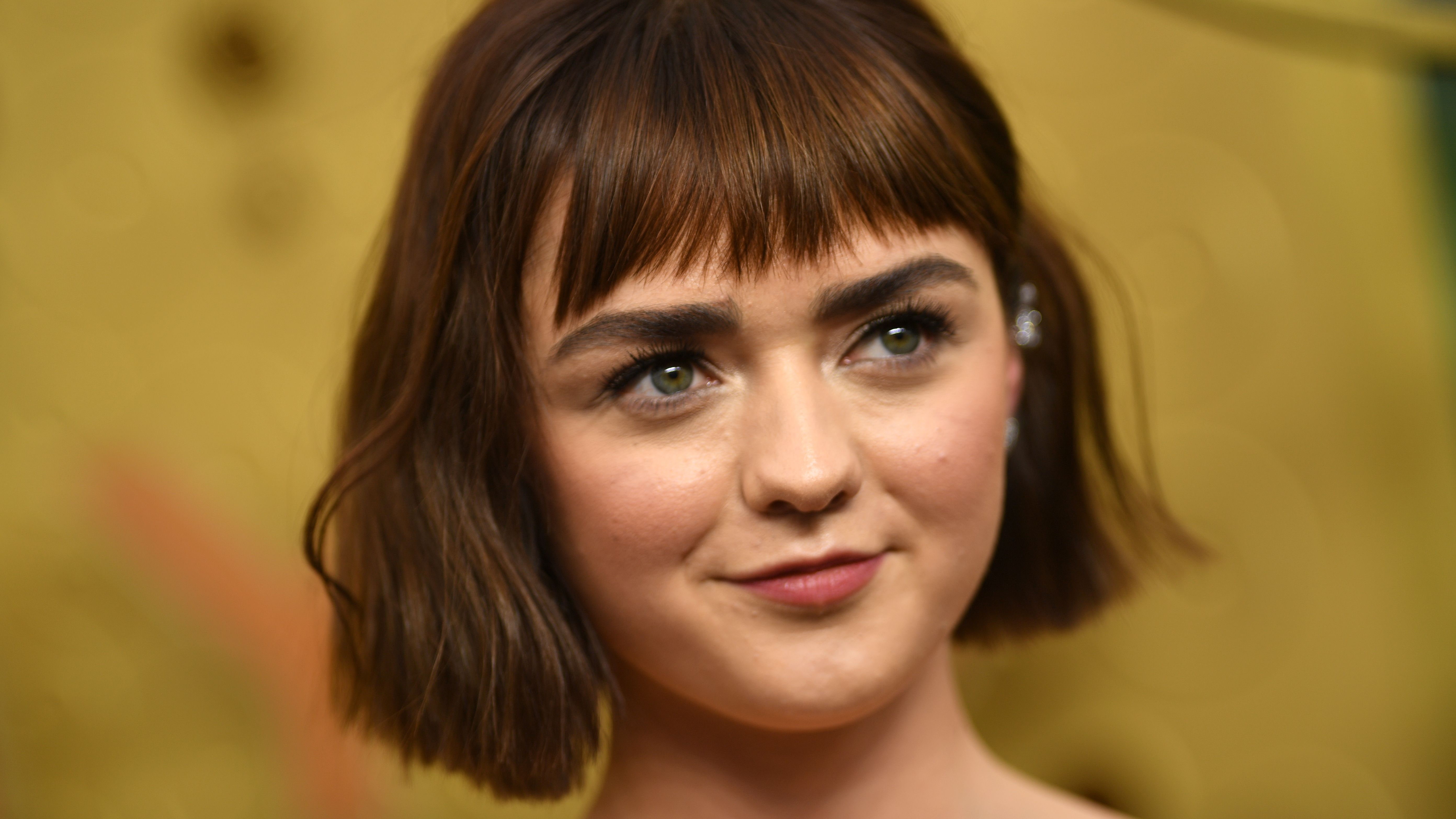 Maisie Williams 4K Pink Hair Wallpapers