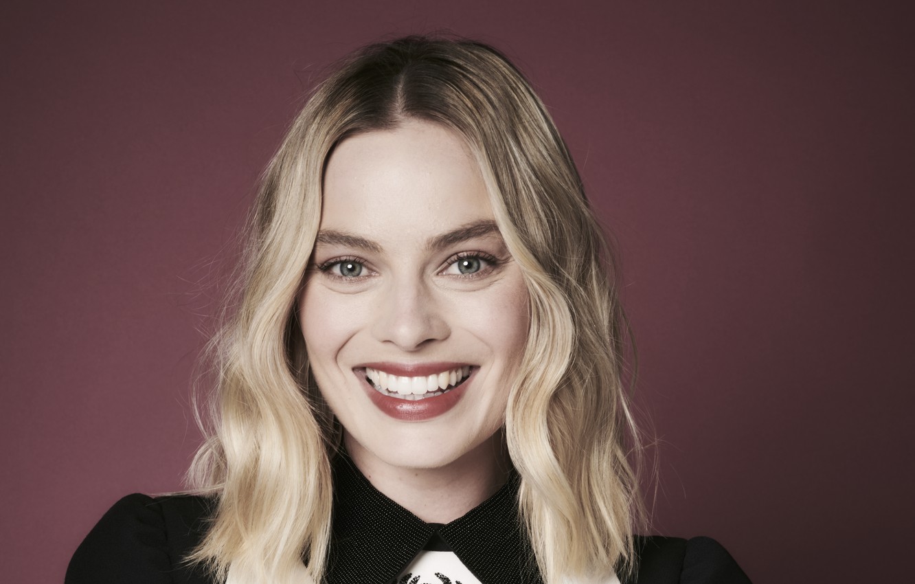 Margot Robbie Beautiful Smile Wallpapers