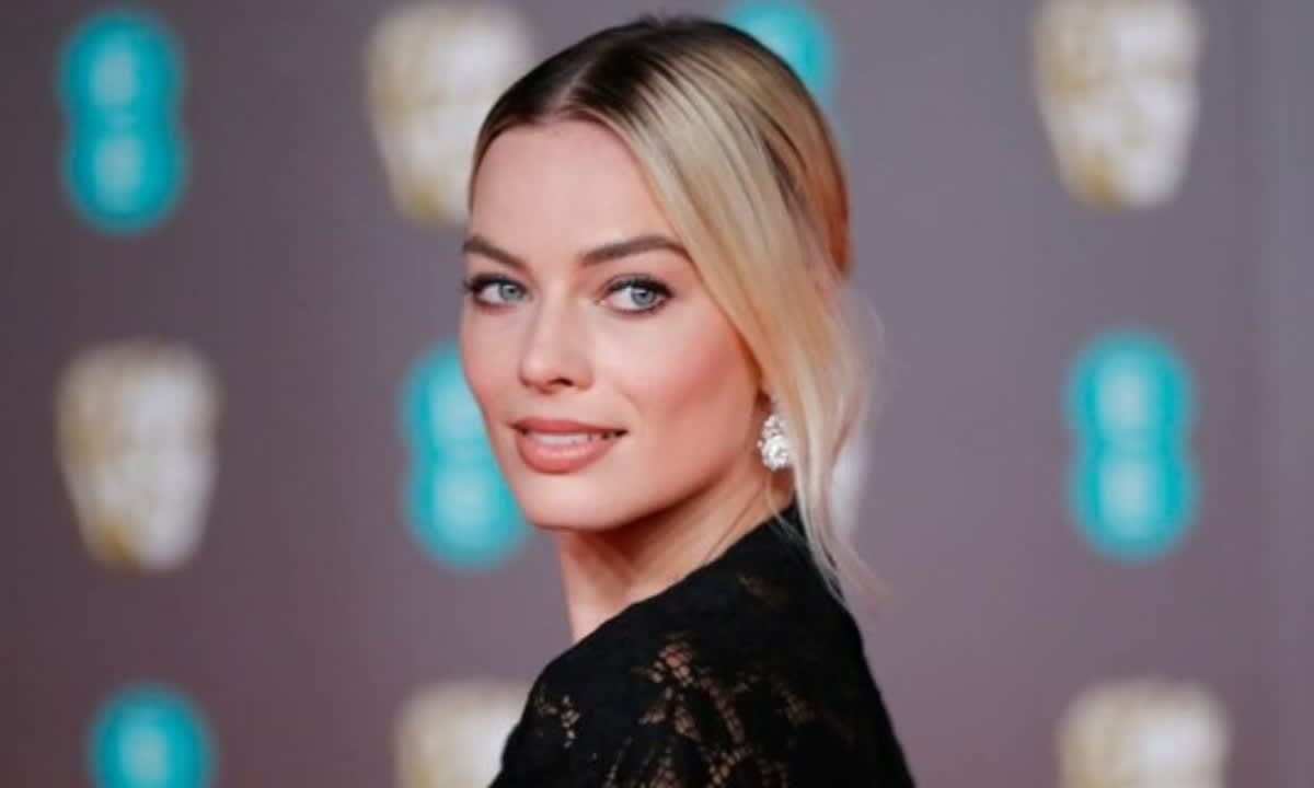 Margot Robbie Beautiful Smile Wallpapers