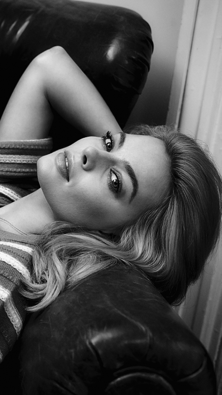 Margot Robbie Monochrome Wallpapers