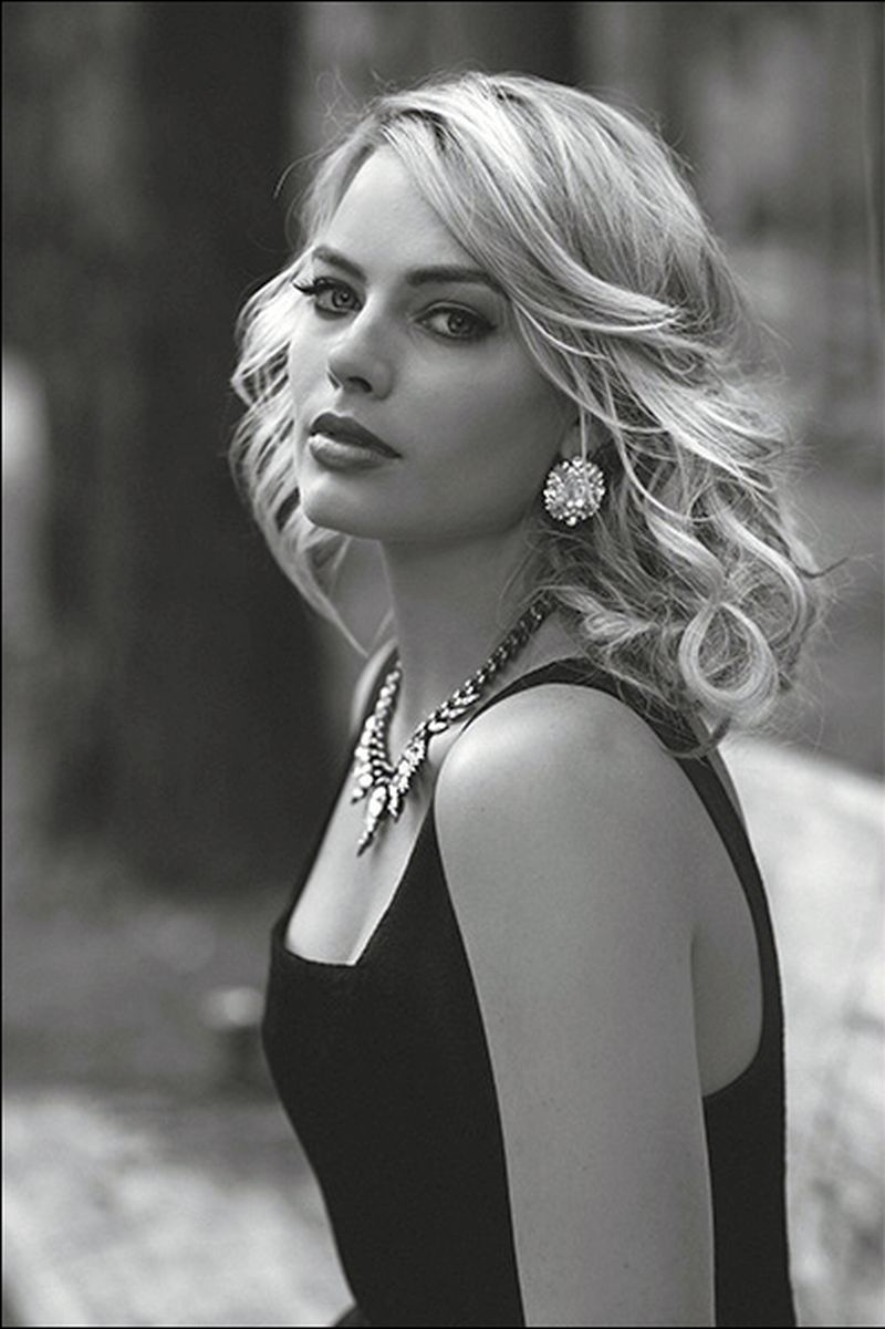 Margot Robbie Monochrome Wallpapers