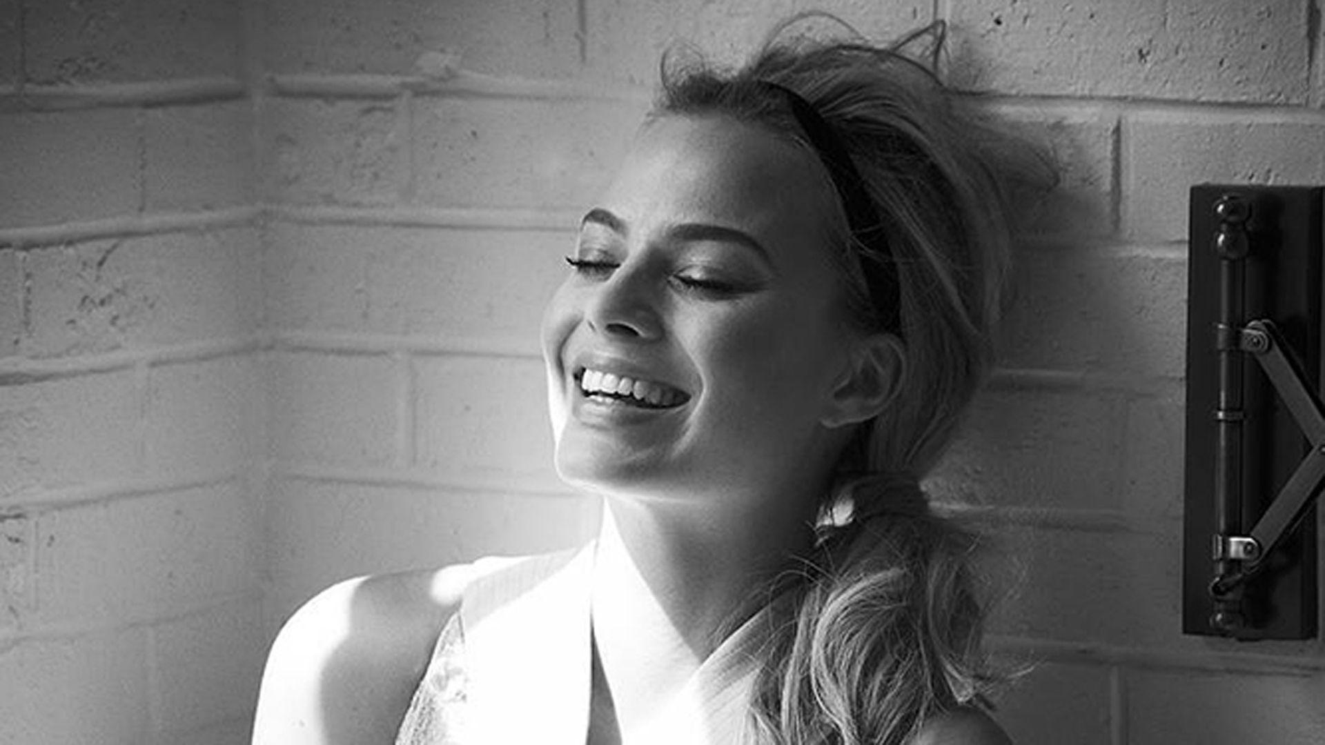 Margot Robbie Monochrome Wallpapers