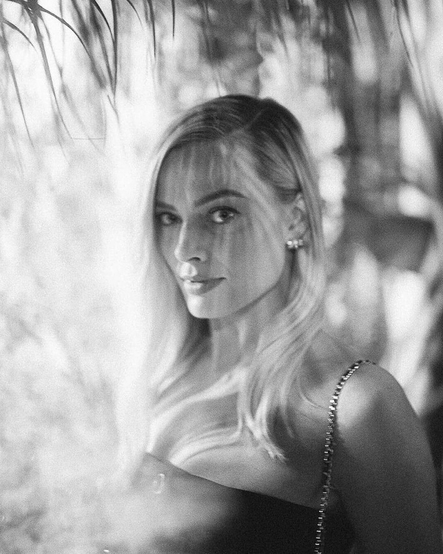 Margot Robbie Monochrome Wallpapers