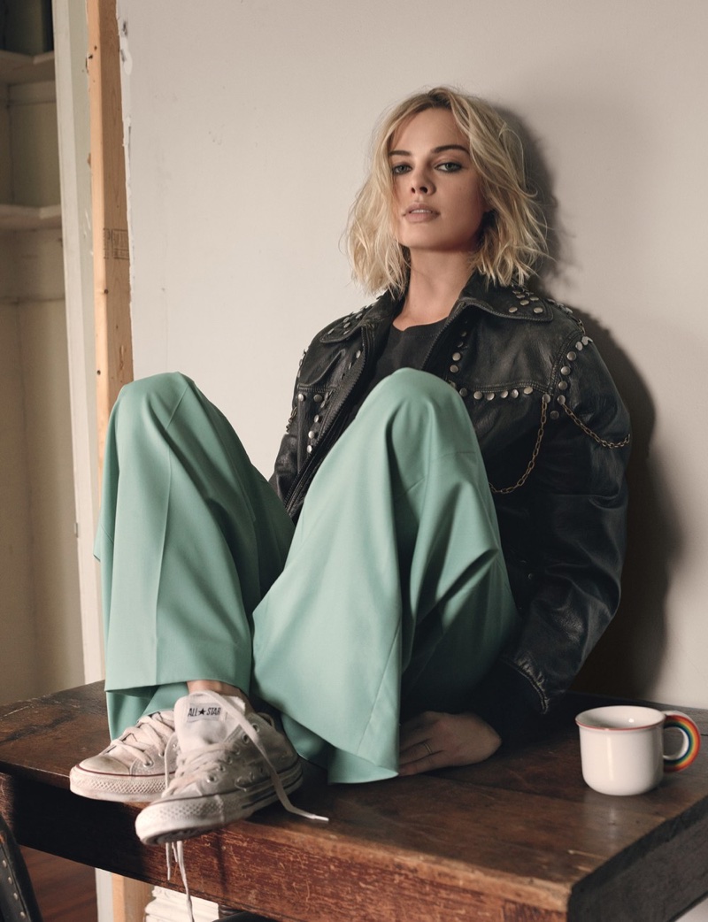 Margot Robbie W Magazine 2017 Wallpapers