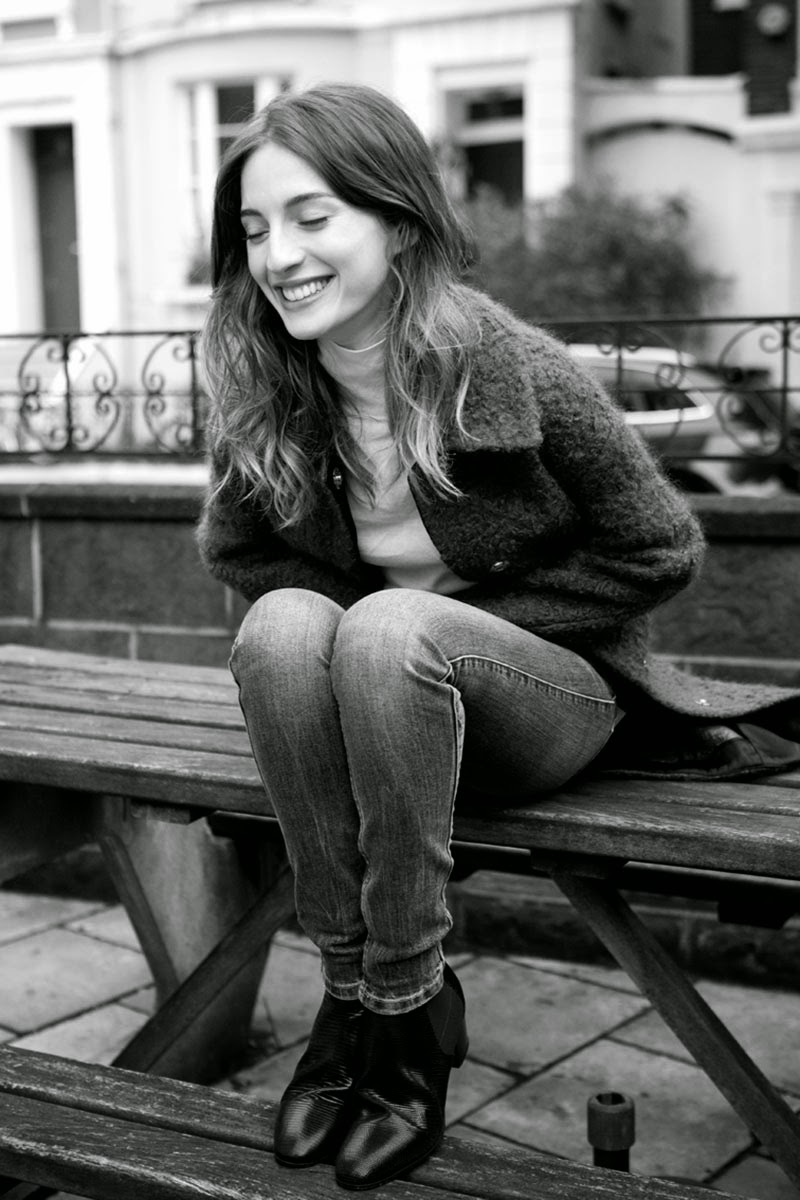 Maria Valverde Monochrome Wallpapers