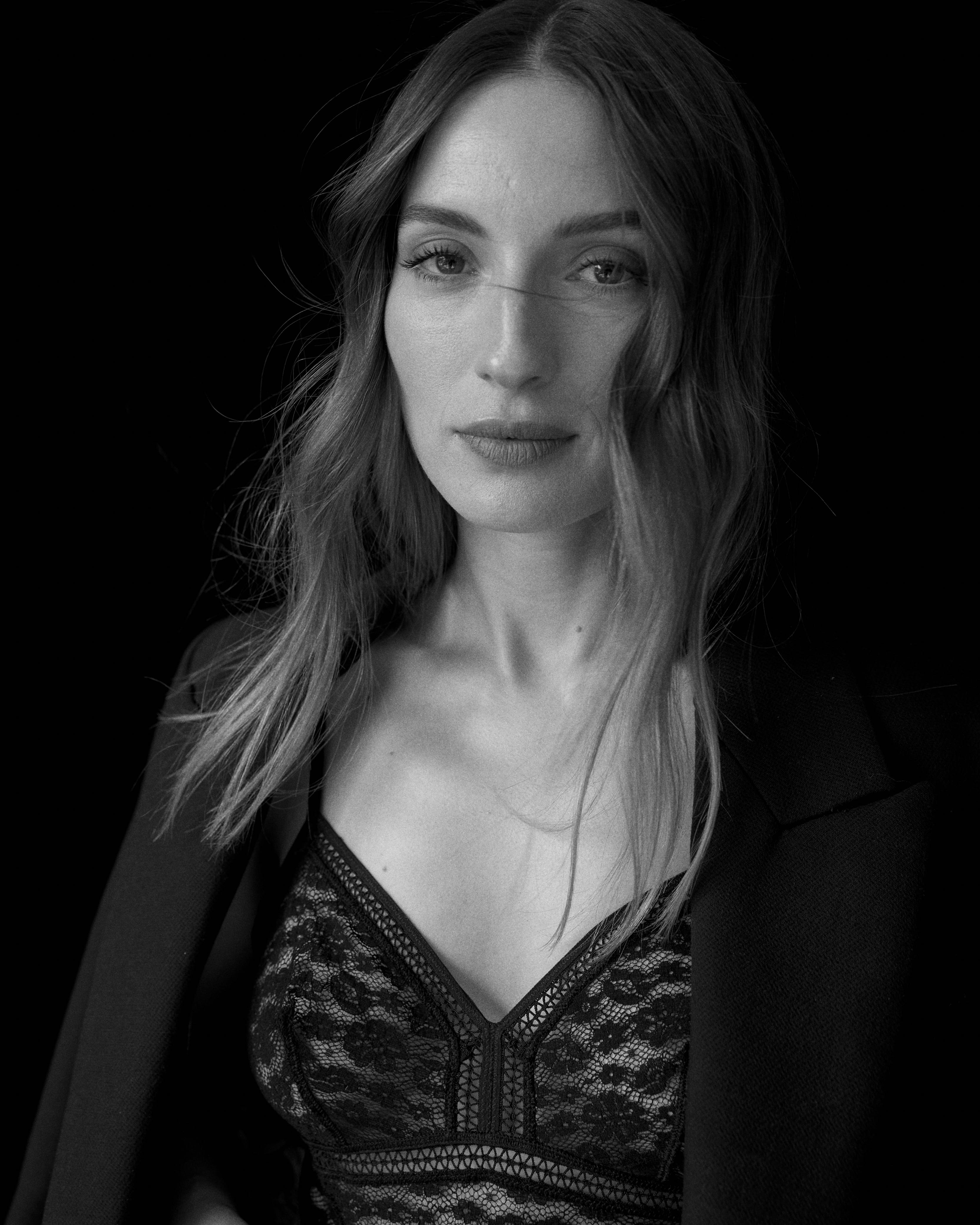 Maria Valverde Monochrome Wallpapers