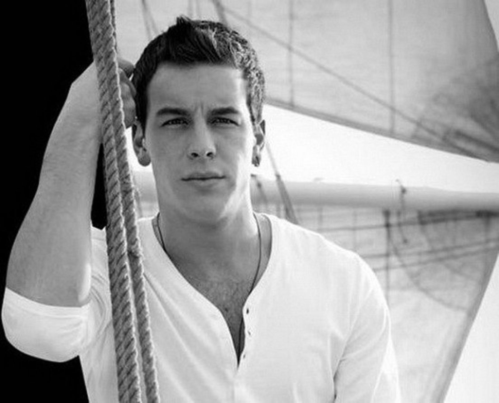 Mario Casas Wallpapers